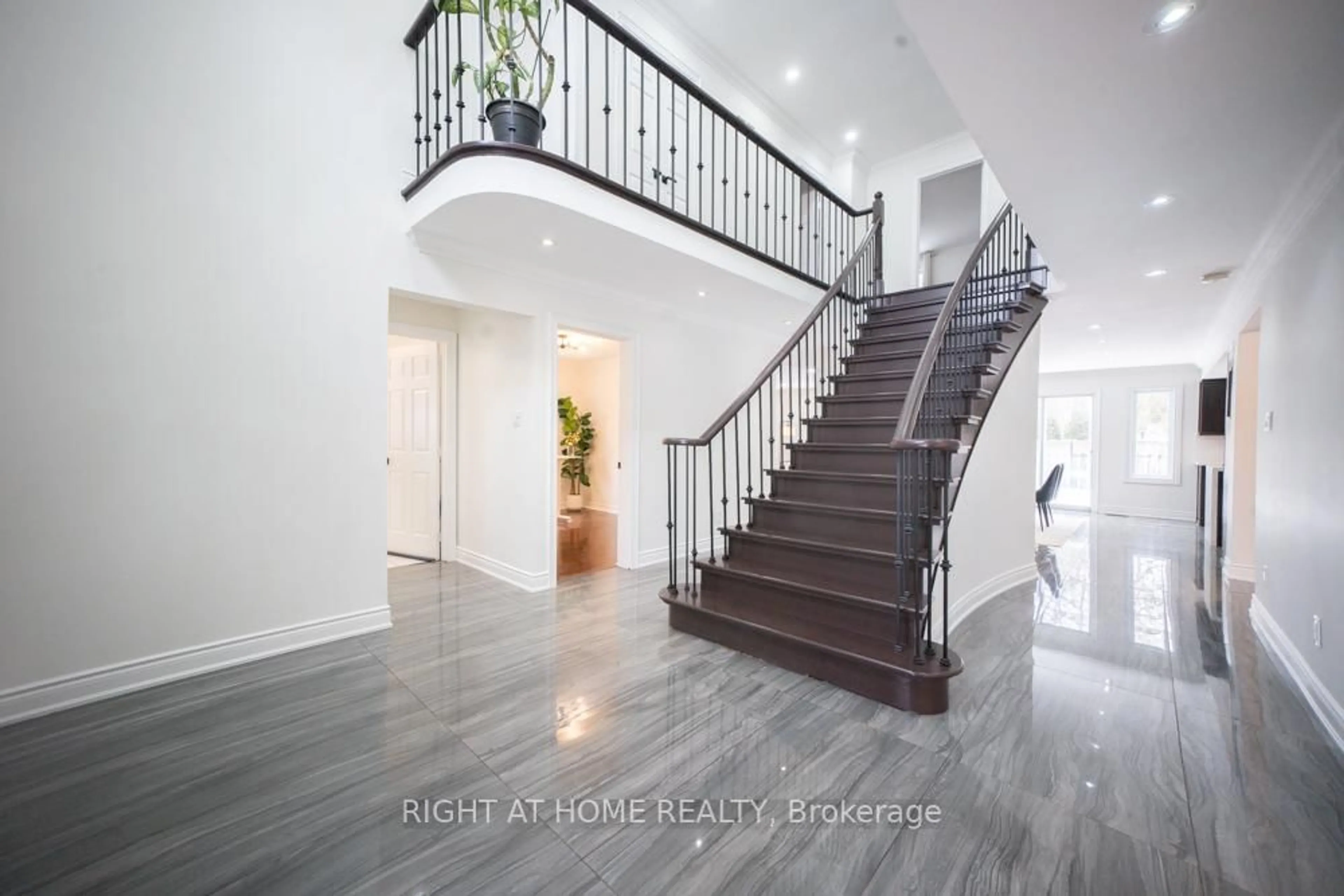 Unknown for 2088 Perran Dr, Mississauga Ontario L5K 2R4