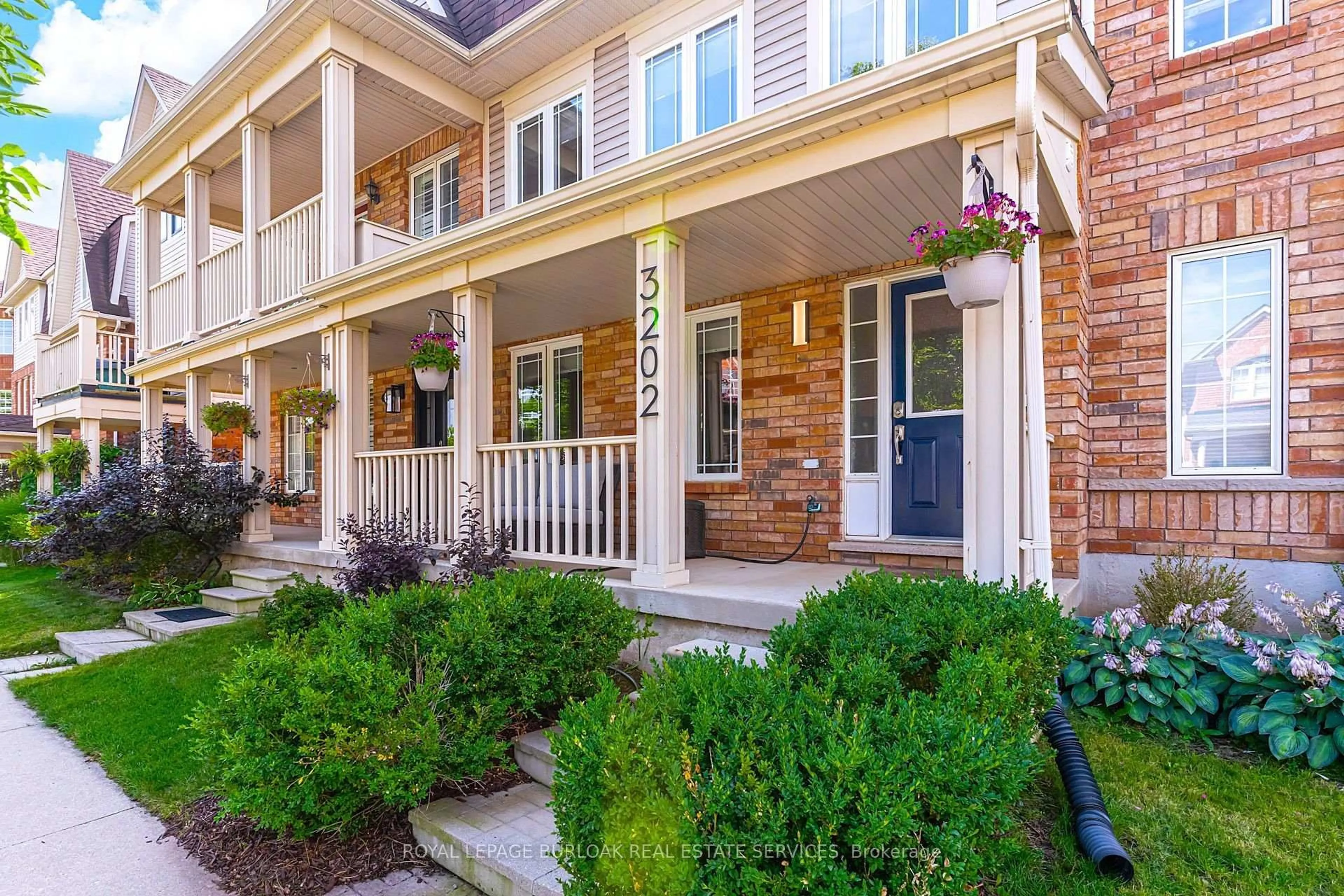 Home with brick exterior material, street for 3202 Munson Cres, Burlington Ontario L7L 3B9