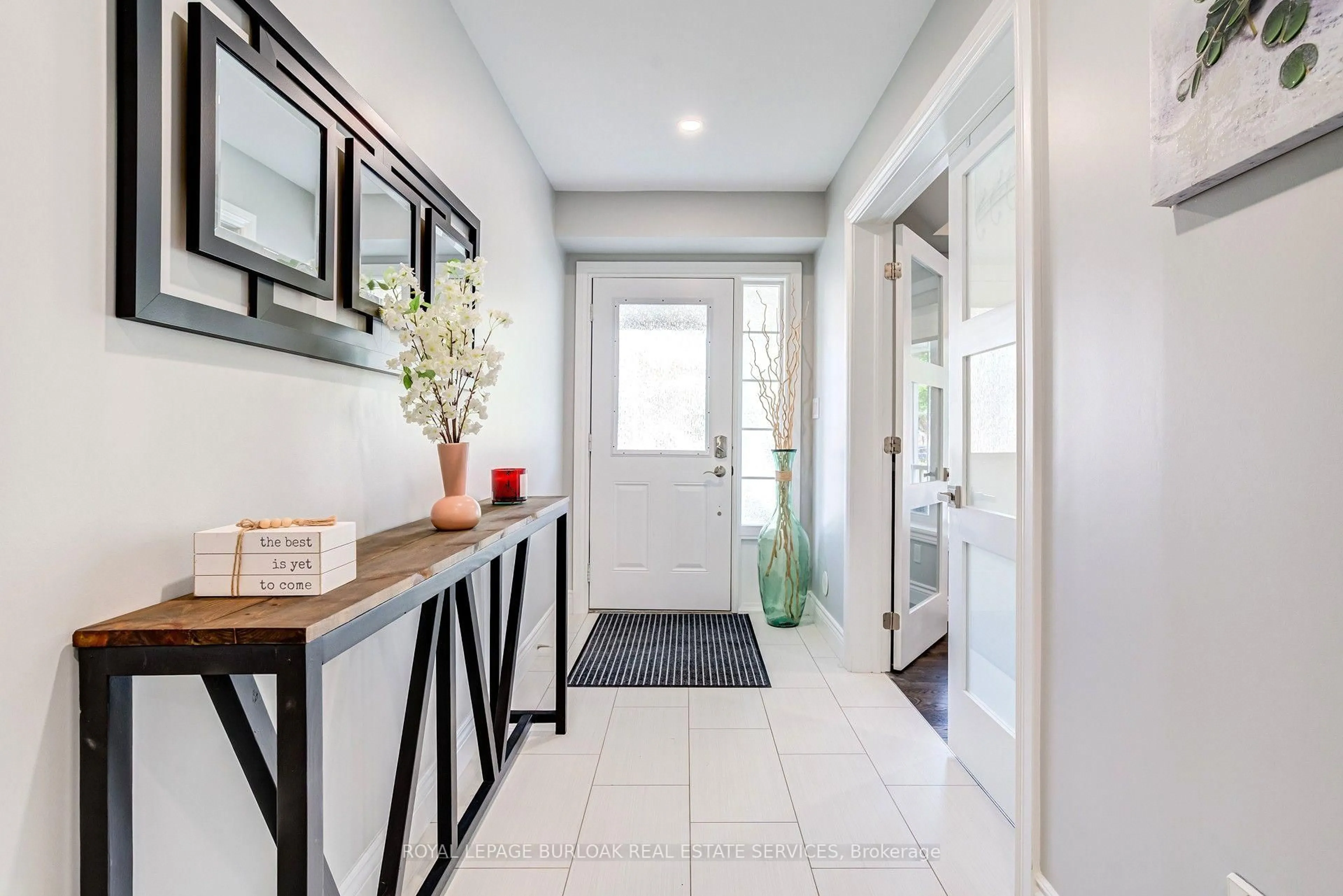 Indoor entryway for 3202 Munson Cres, Burlington Ontario L7L 3B9