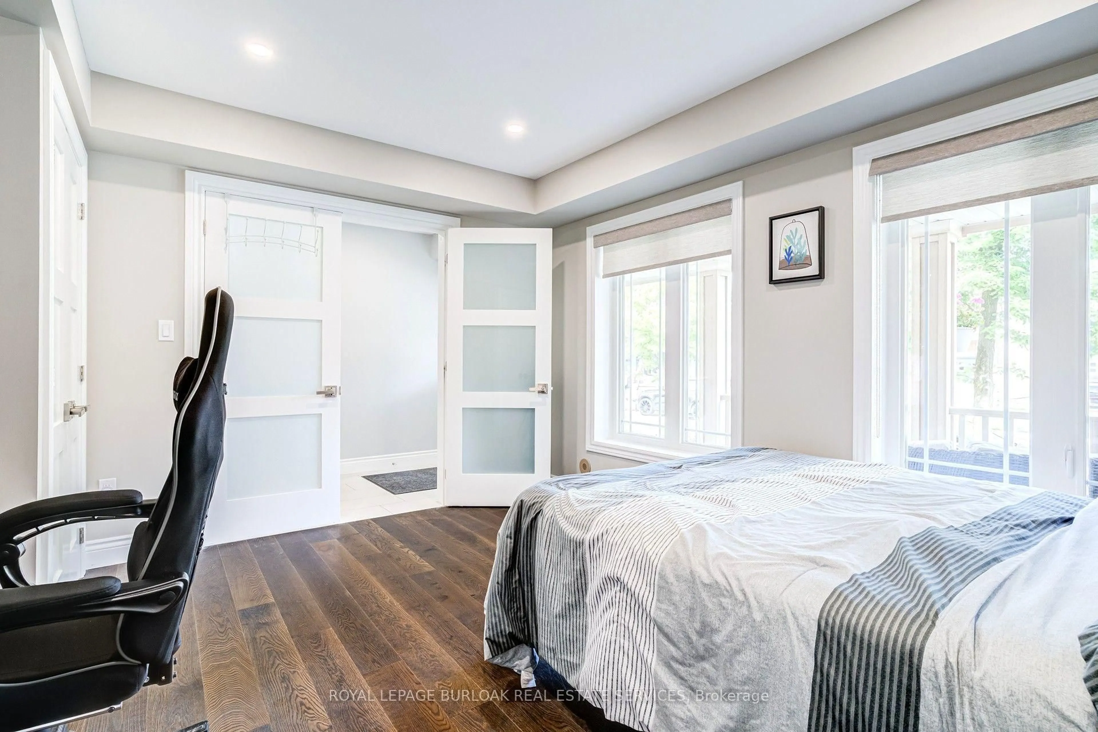 Bedroom with bed, unknown for 3202 Munson Cres, Burlington Ontario L7L 3B9