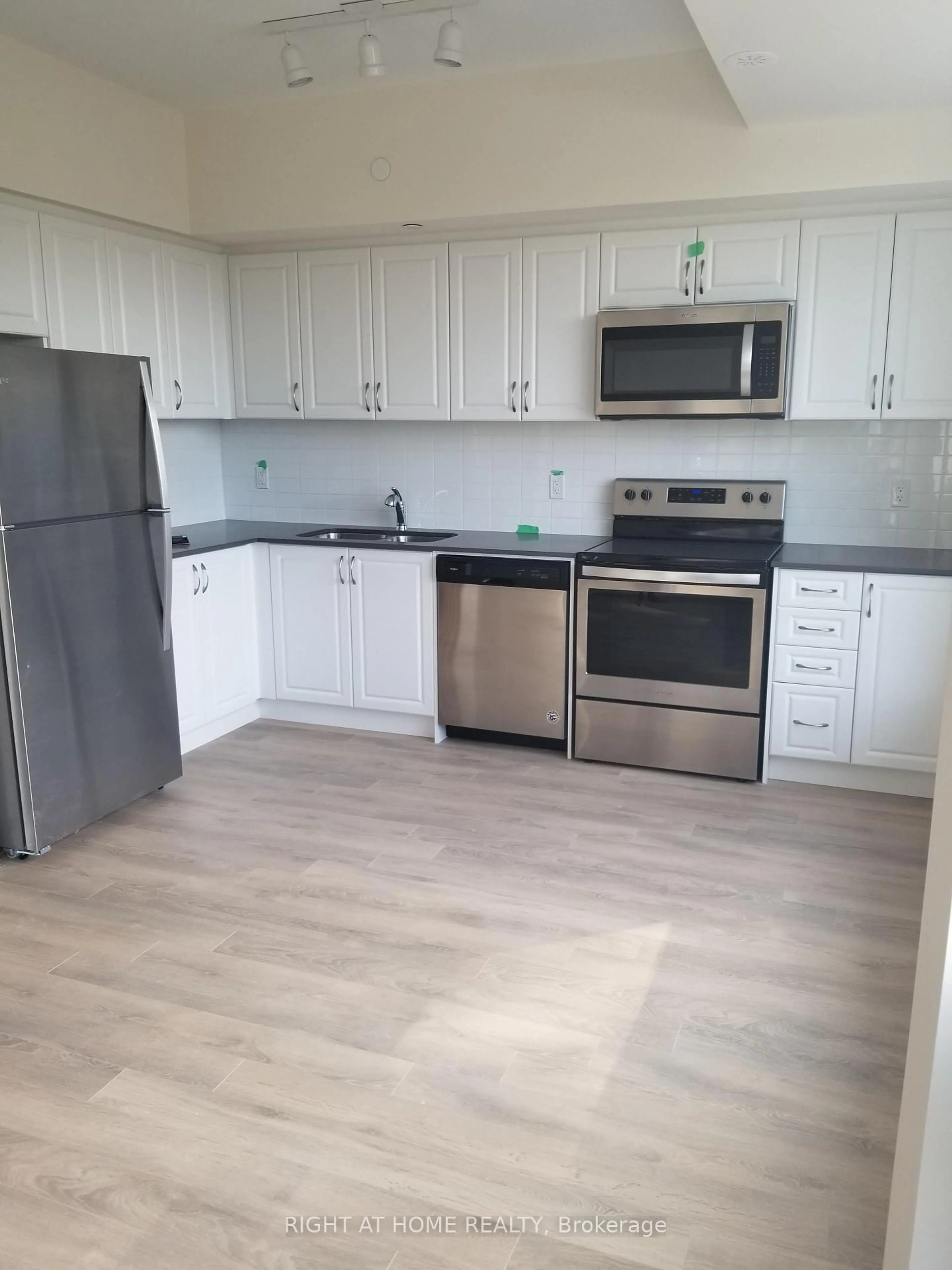 Standard kitchen, wood/laminate floor for 650 Atwater Ave #3, Mississauga Ontario L5G 0B6