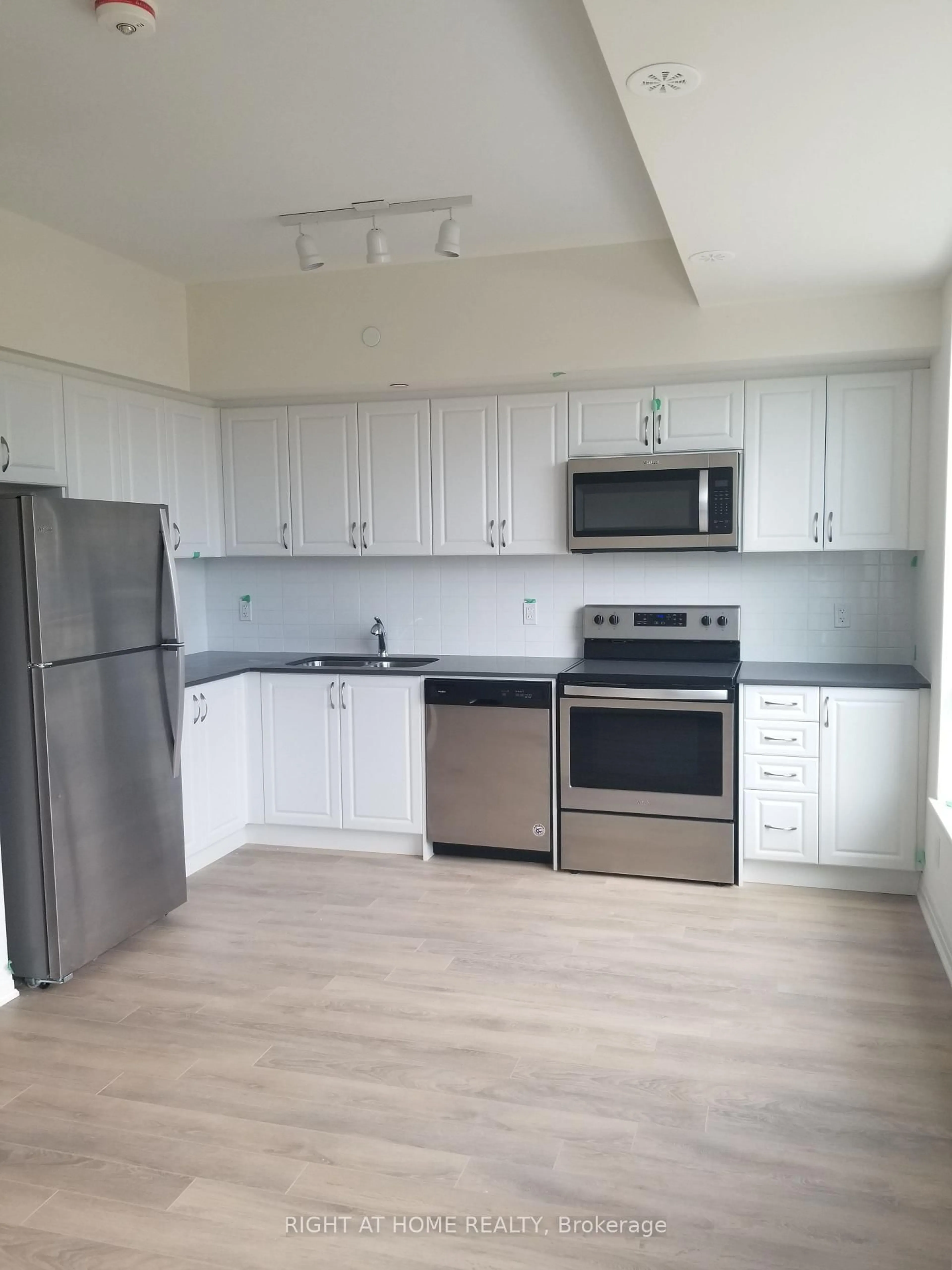 Standard kitchen, wood/laminate floor for 650 Atwater Ave #3, Mississauga Ontario L5G 0B6