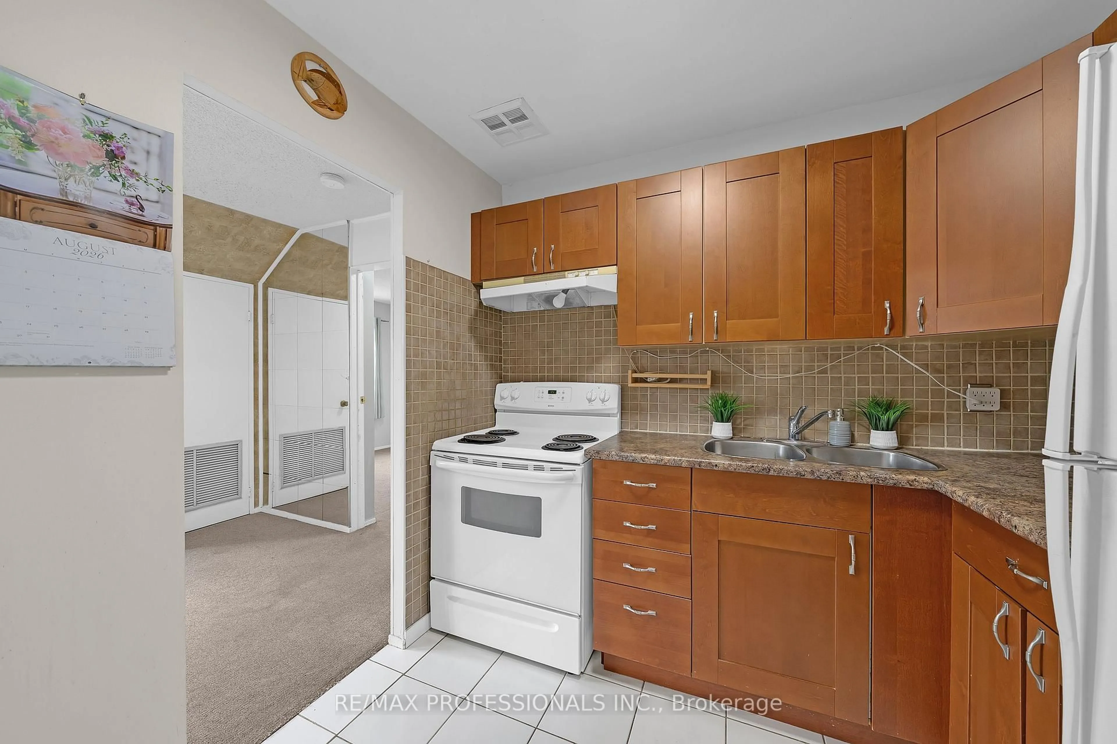 Standard kitchen, unknown for 2001 Bonnymede Dr #116, Mississauga Ontario L5J 4H8