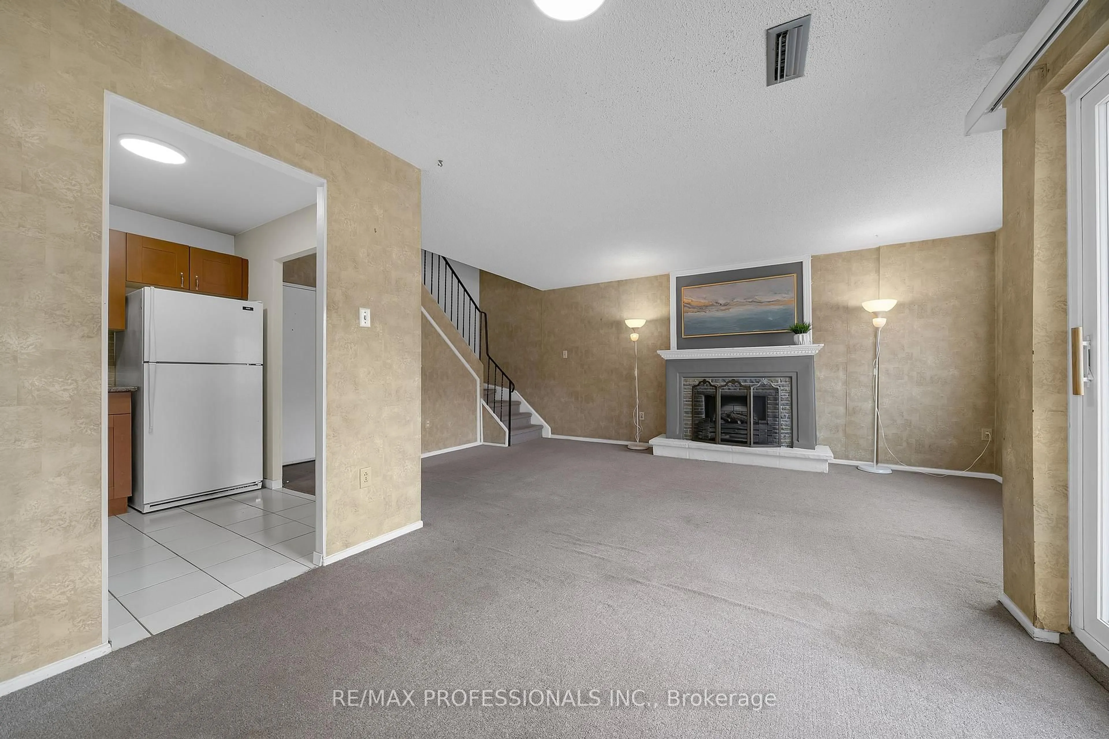 A pic of a room for 2001 Bonnymede Dr #116, Mississauga Ontario L5J 4H8