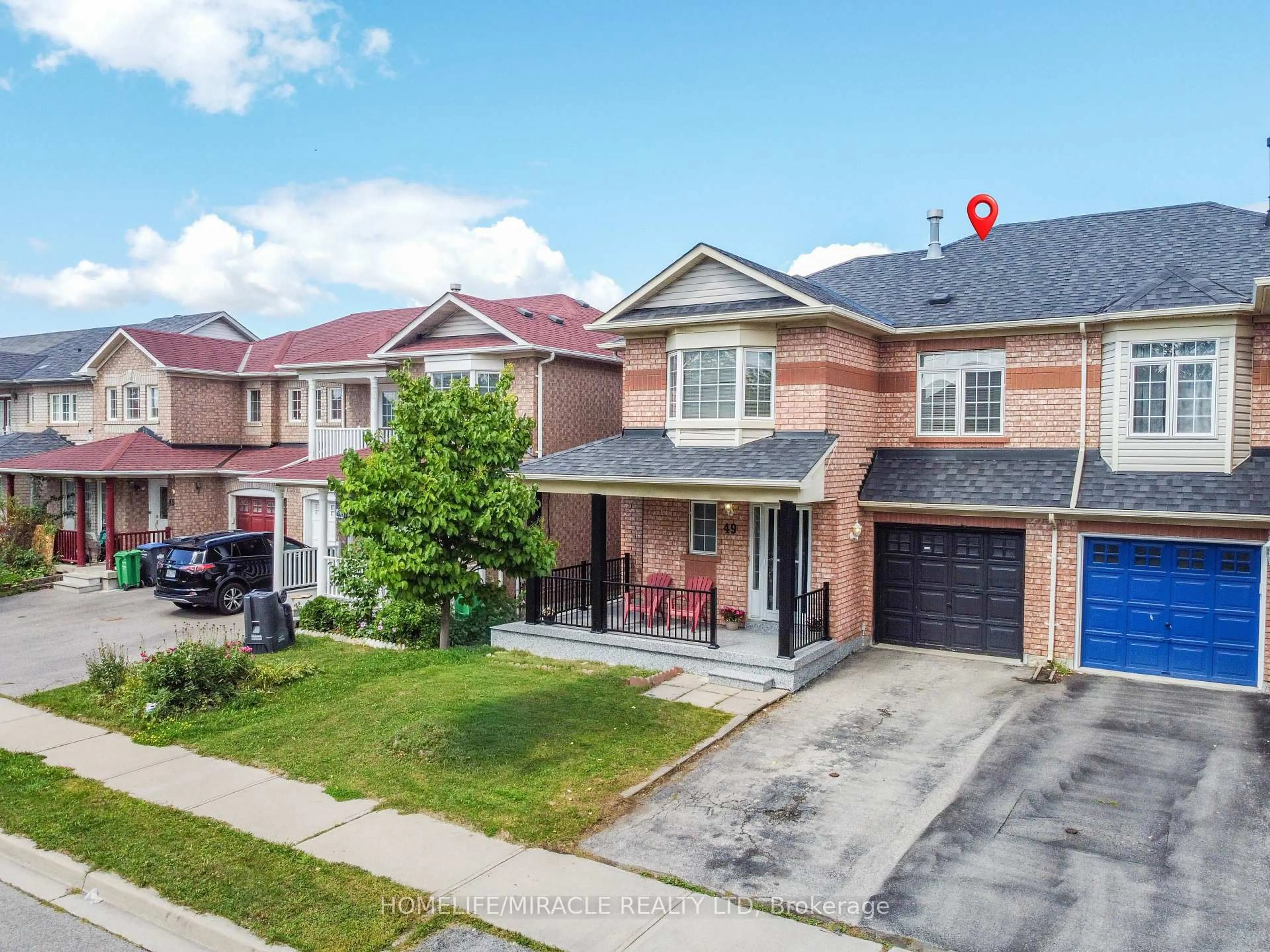 A pic from outside/outdoor area/front of a property/back of a property/a pic from drone, street for 49 Seaside Circ, Brampton Ontario L6R 2G7