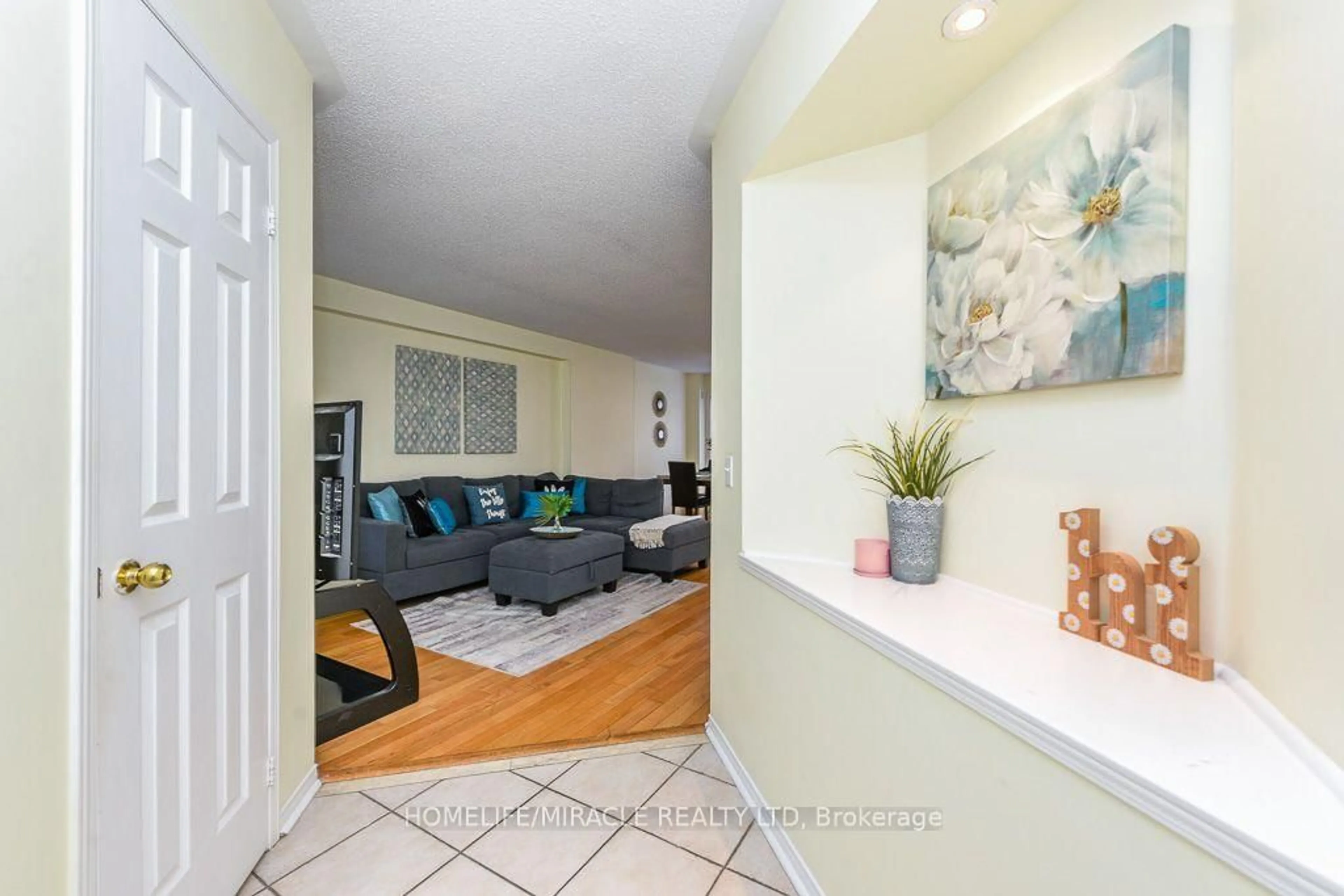 Living room with furniture, unknown for 49 Seaside Circ, Brampton Ontario L6R 2G7
