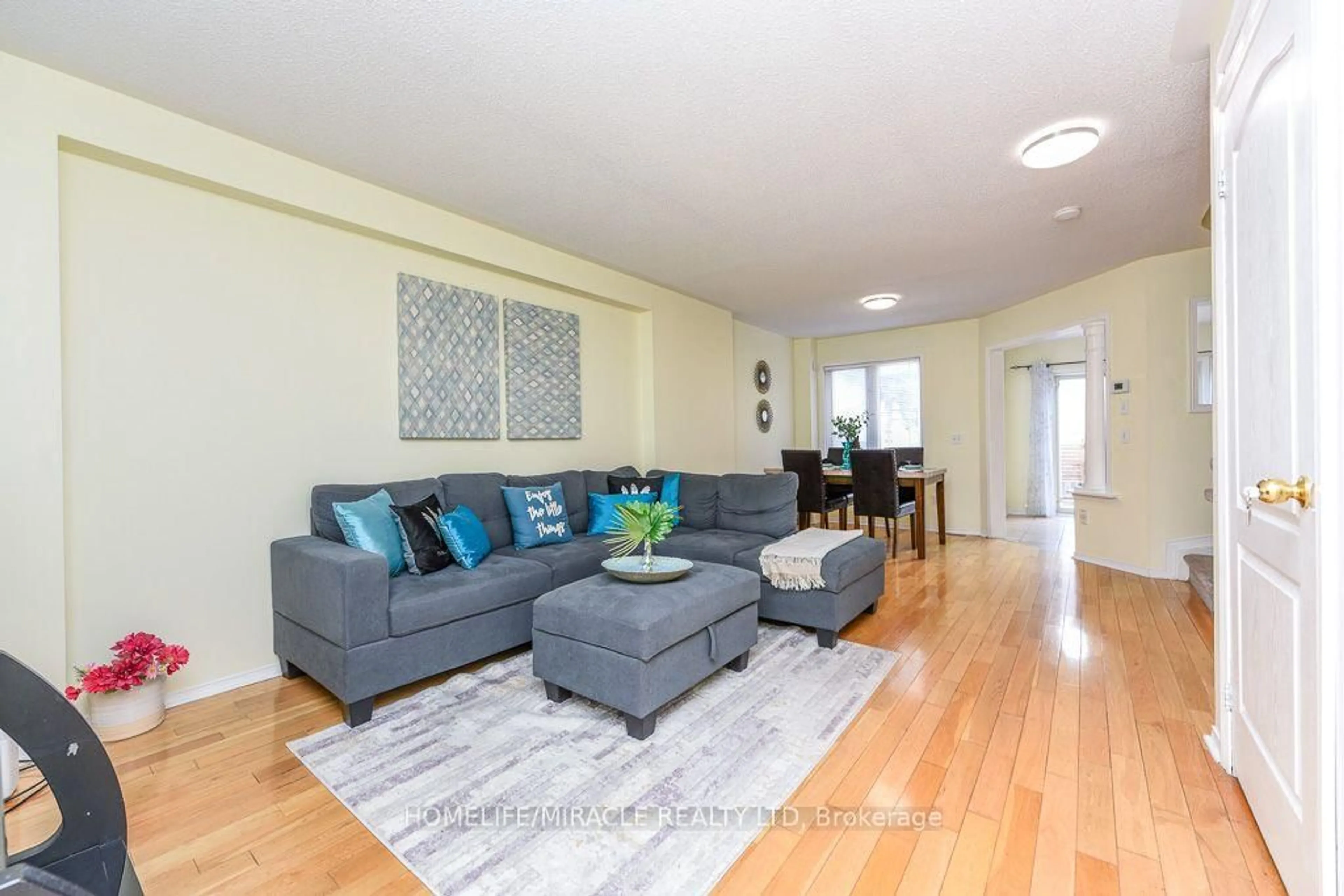Living room with furniture, wood/laminate floor for 49 Seaside Circ, Brampton Ontario L6R 2G7