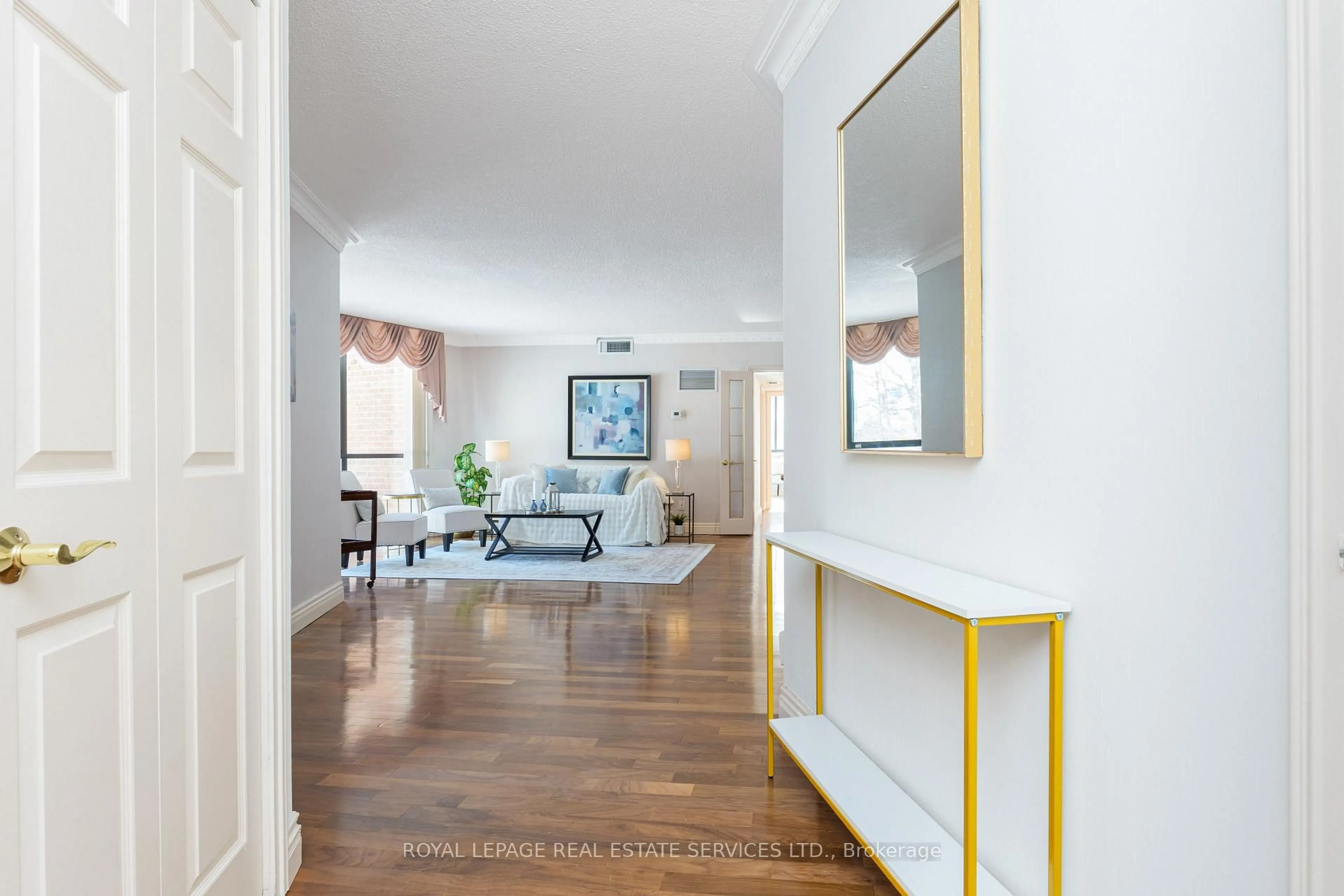 Indoor foyer for 1240 Marlborough Crt #110, Oakville Ontario L6H 3K7
