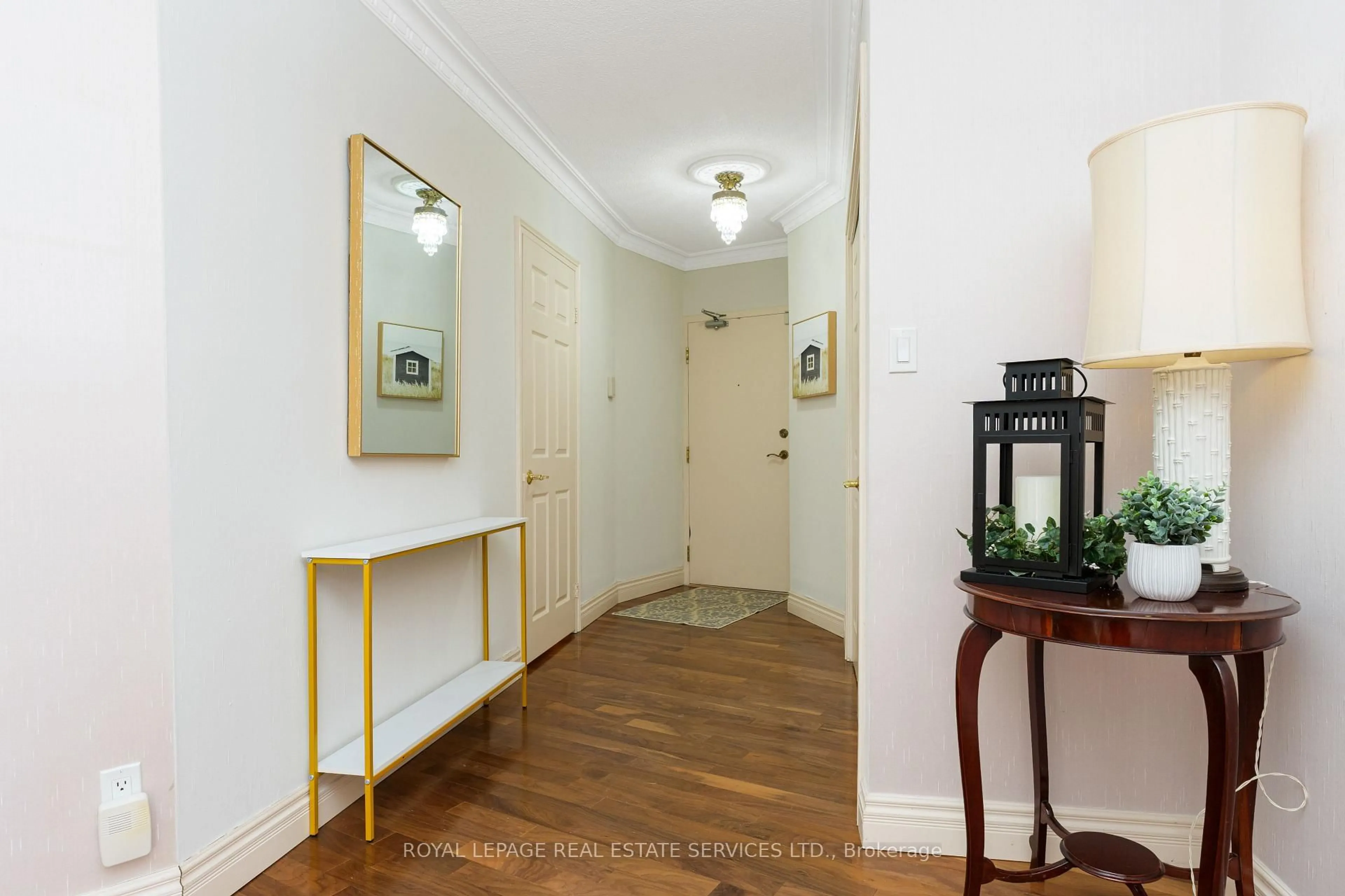 Indoor foyer for 1240 Marlborough Crt #110, Oakville Ontario L6H 3K7