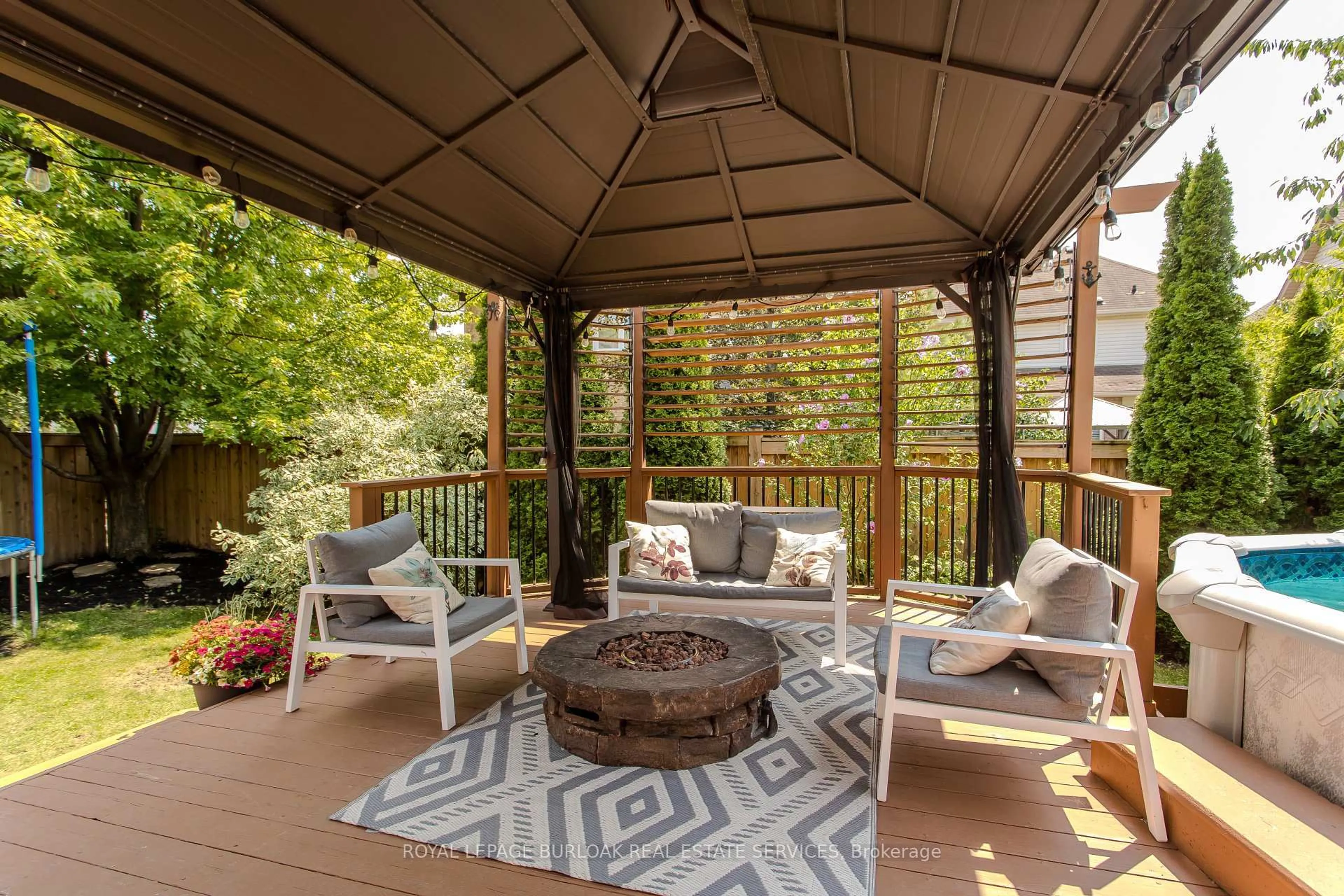 Patio, unknown for 5190 Wood Cres, Burlington Ontario L7L 6N3