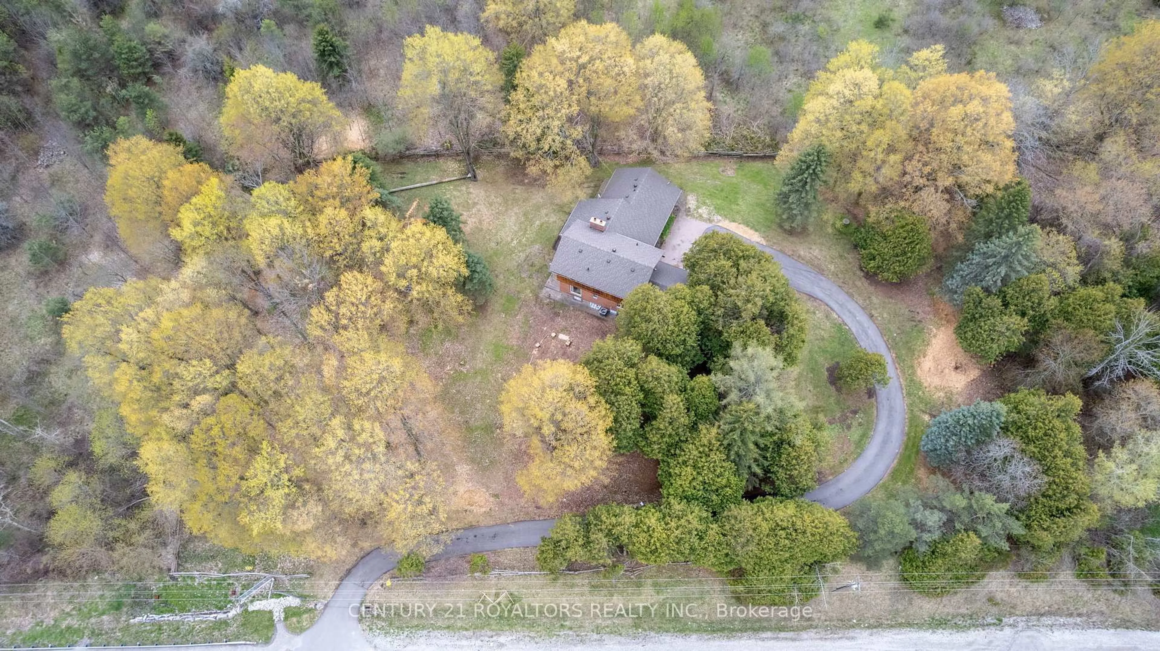 A pic from outside/outdoor area/front of a property/back of a property/a pic from drone, unknown for 17940 Airport Rd, Caledon Ontario L7K 2G8