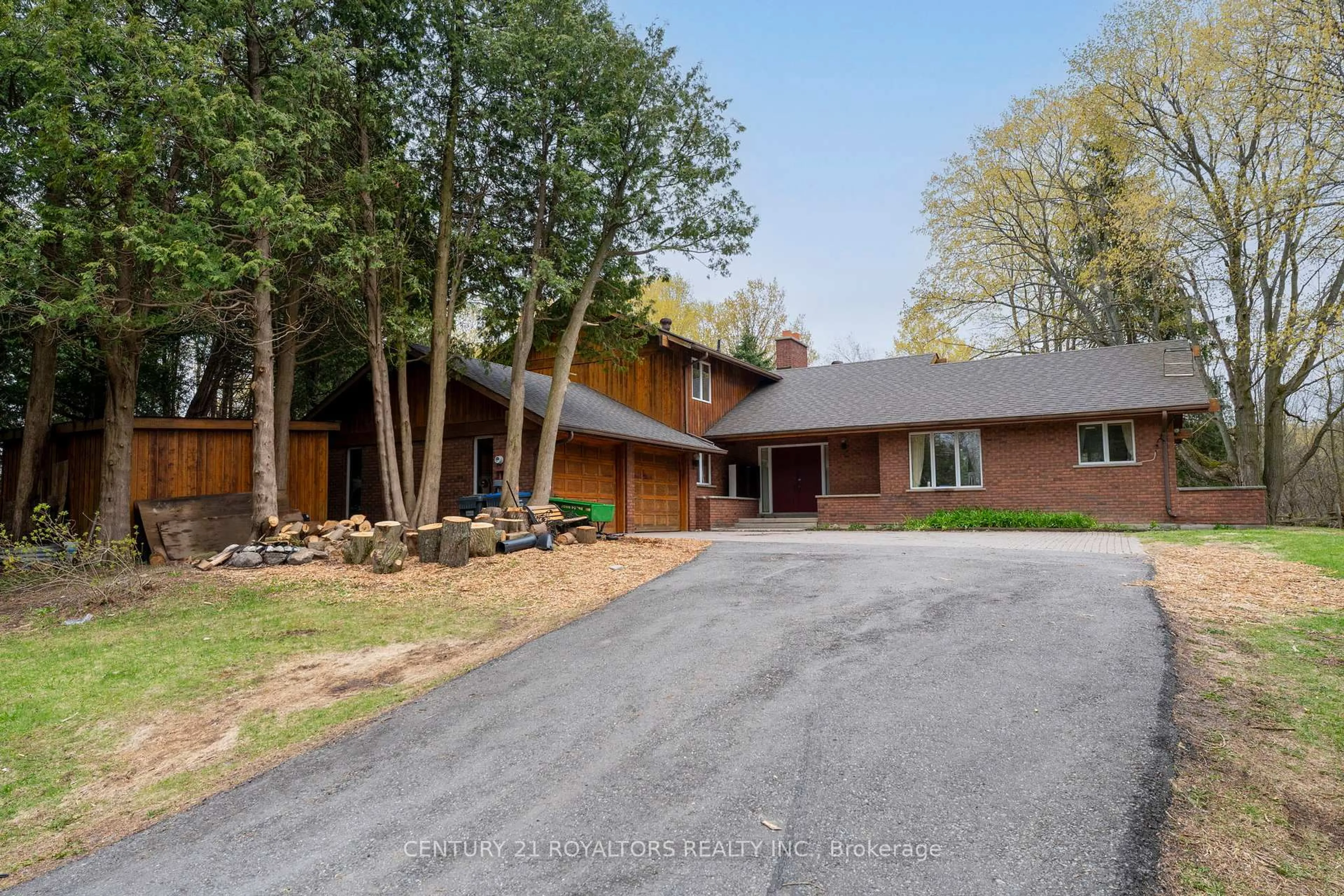 Home with brick exterior material, street for 17940 Airport Rd, Caledon Ontario L7K 2G8