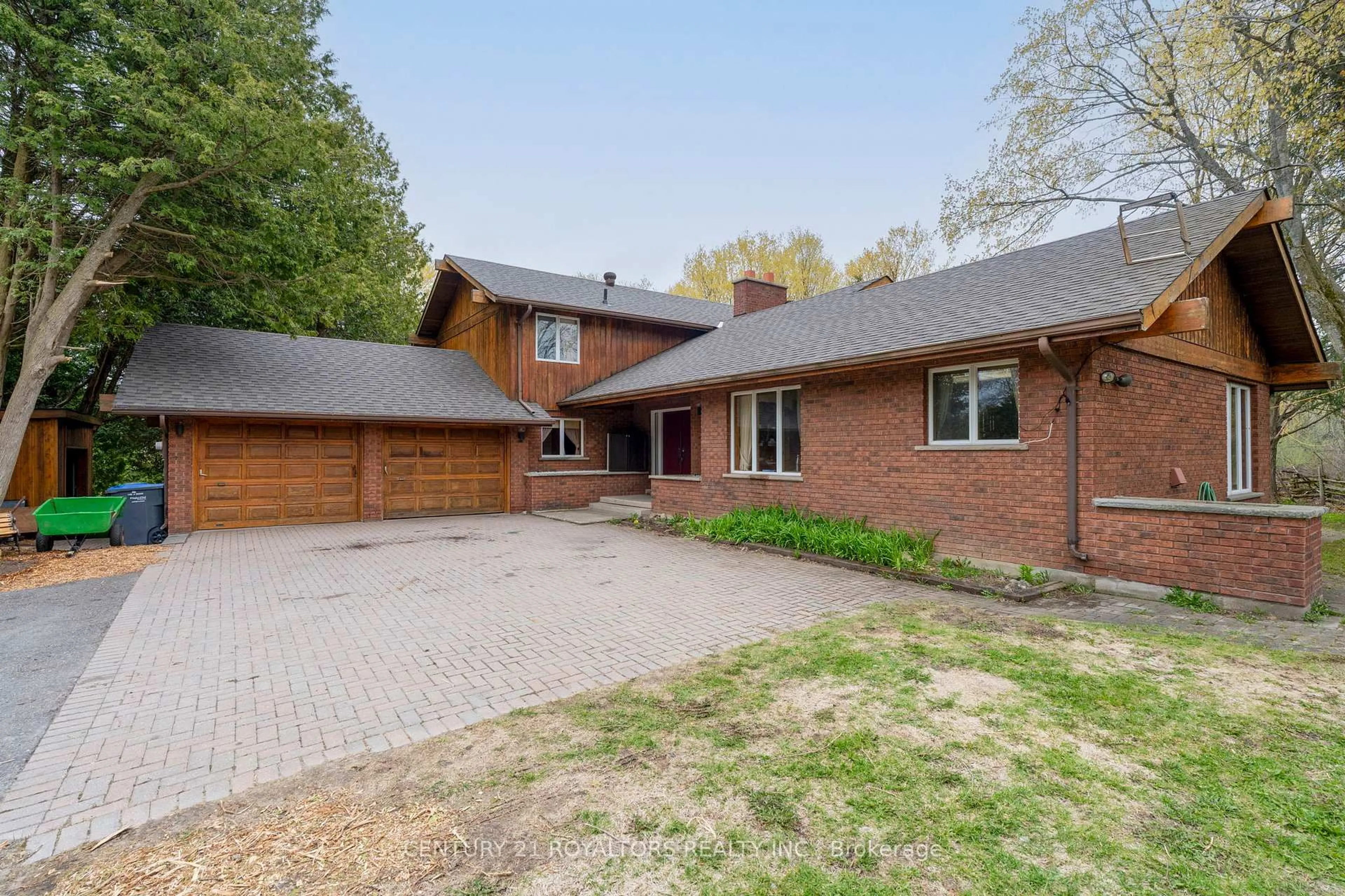 Home with brick exterior material, street for 17940 Airport Rd, Caledon Ontario L7K 2G8