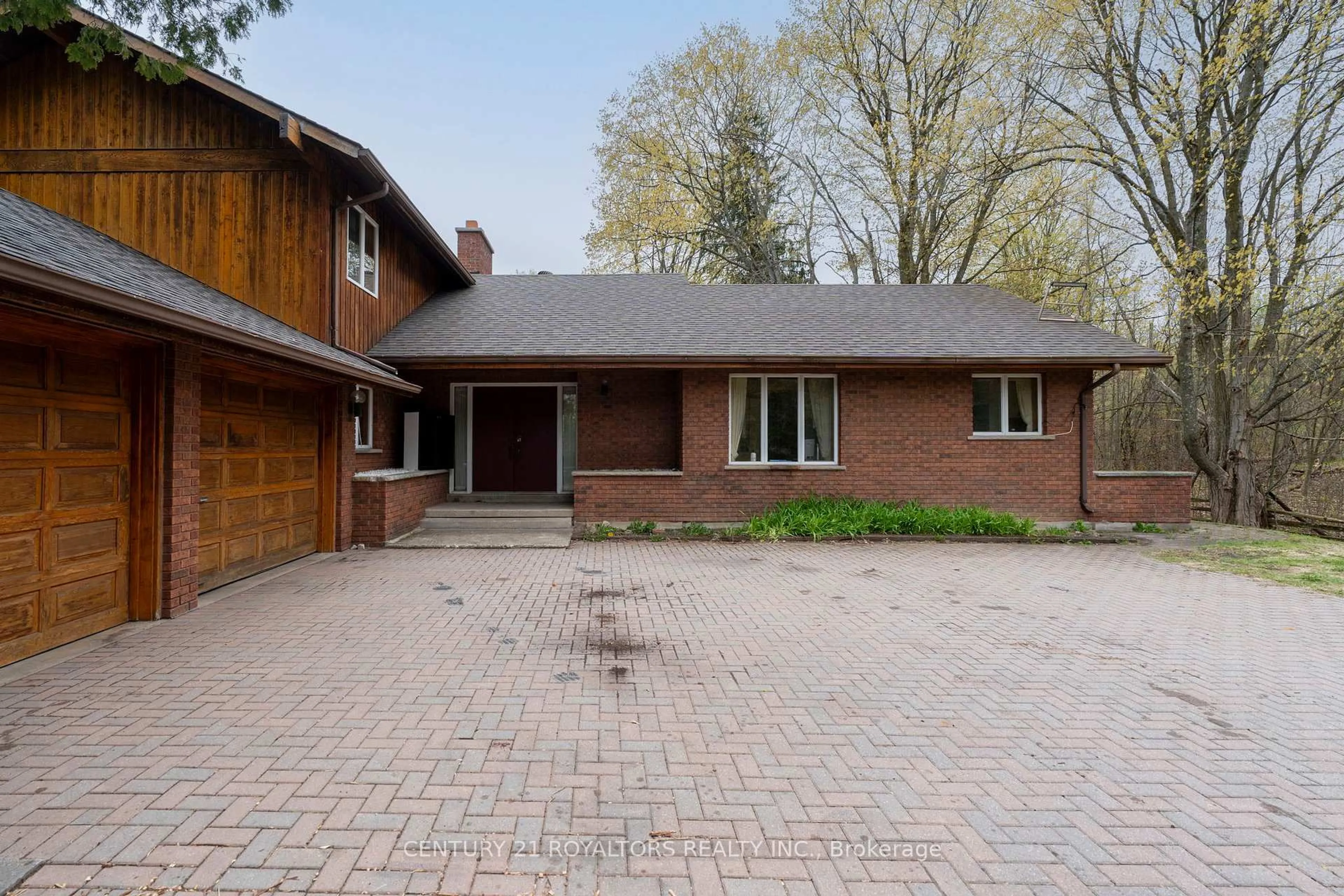 Home with brick exterior material, street for 17940 Airport Rd, Caledon Ontario L7K 2G8