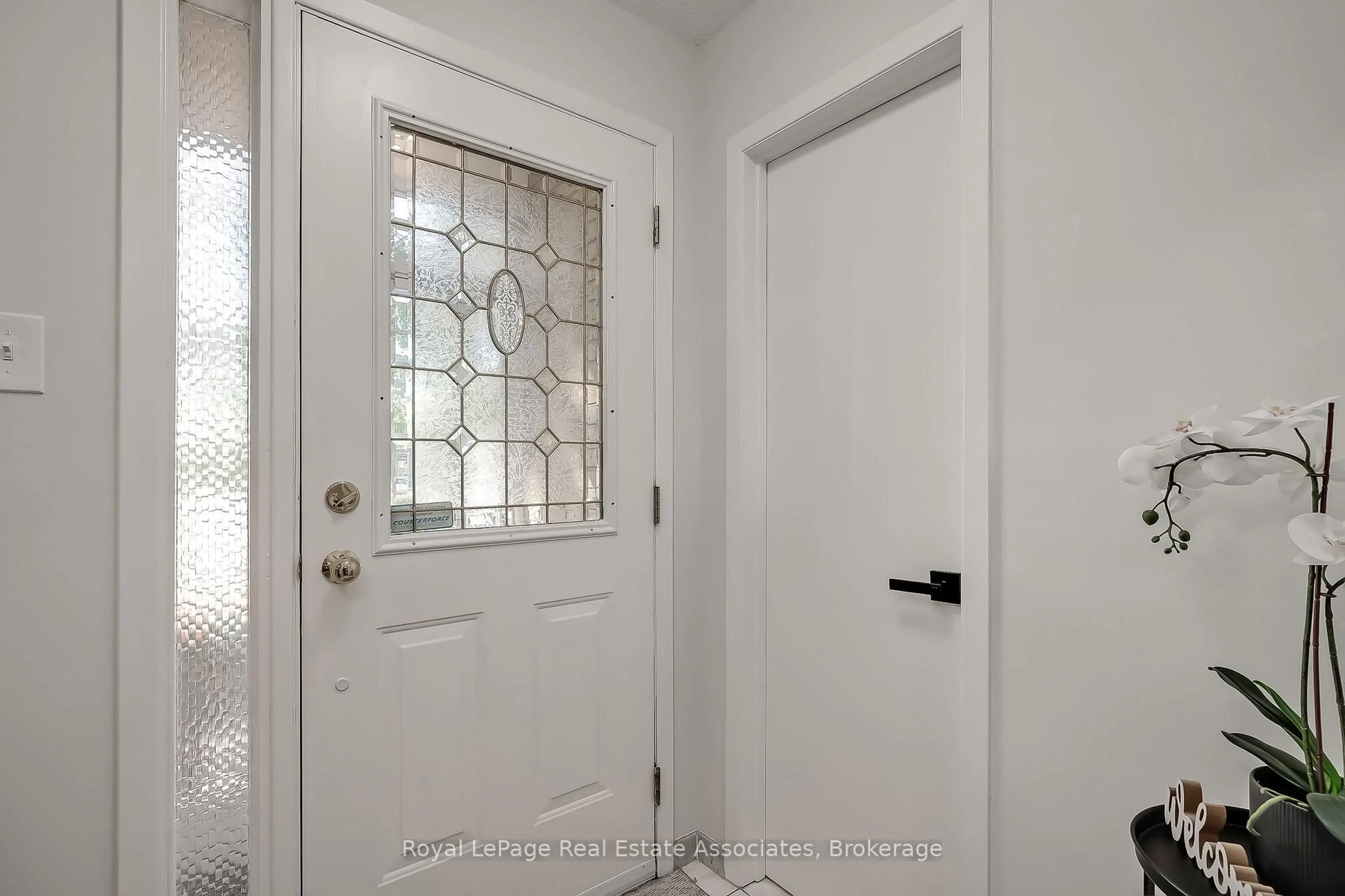 Indoor entryway for 3 Centennial Pk Rd #70, Toronto Ontario M9C 4W8