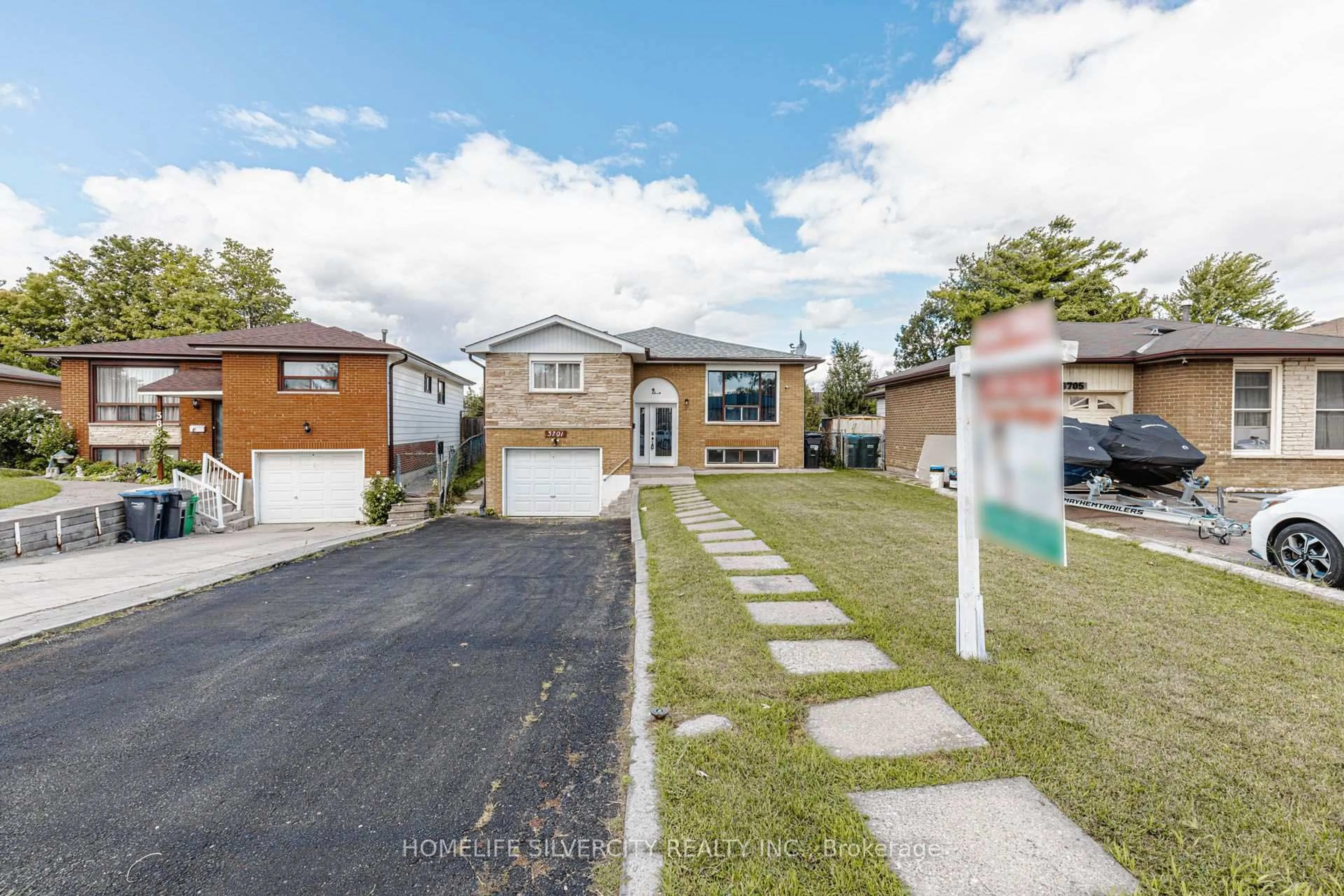A pic from outside/outdoor area/front of a property/back of a property/a pic from drone, street for 3701 Keenan Cres, Mississauga Ontario L4T 3M1