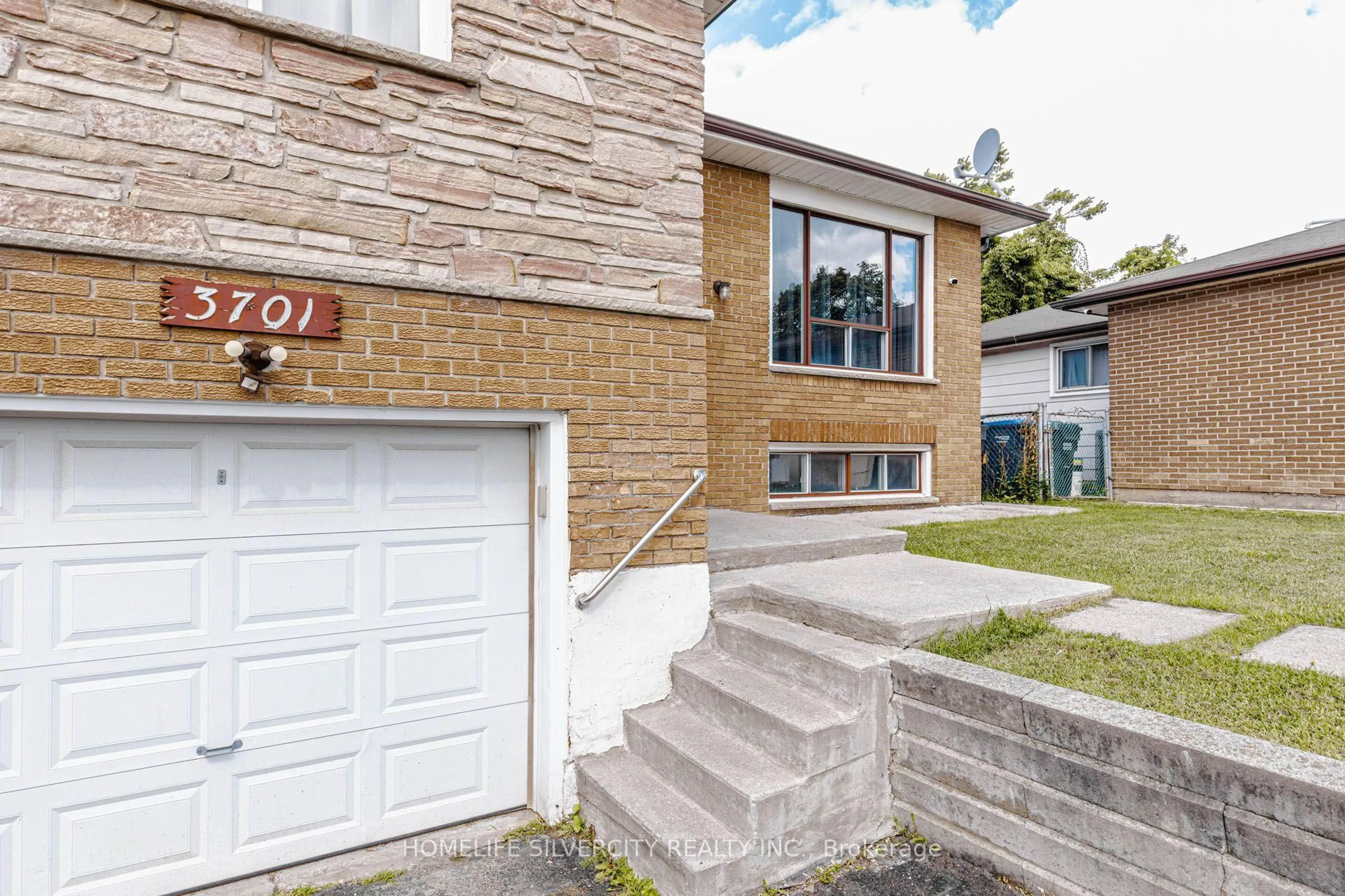 Home with brick exterior material, street for 3701 Keenan Cres, Mississauga Ontario L4T 3M1