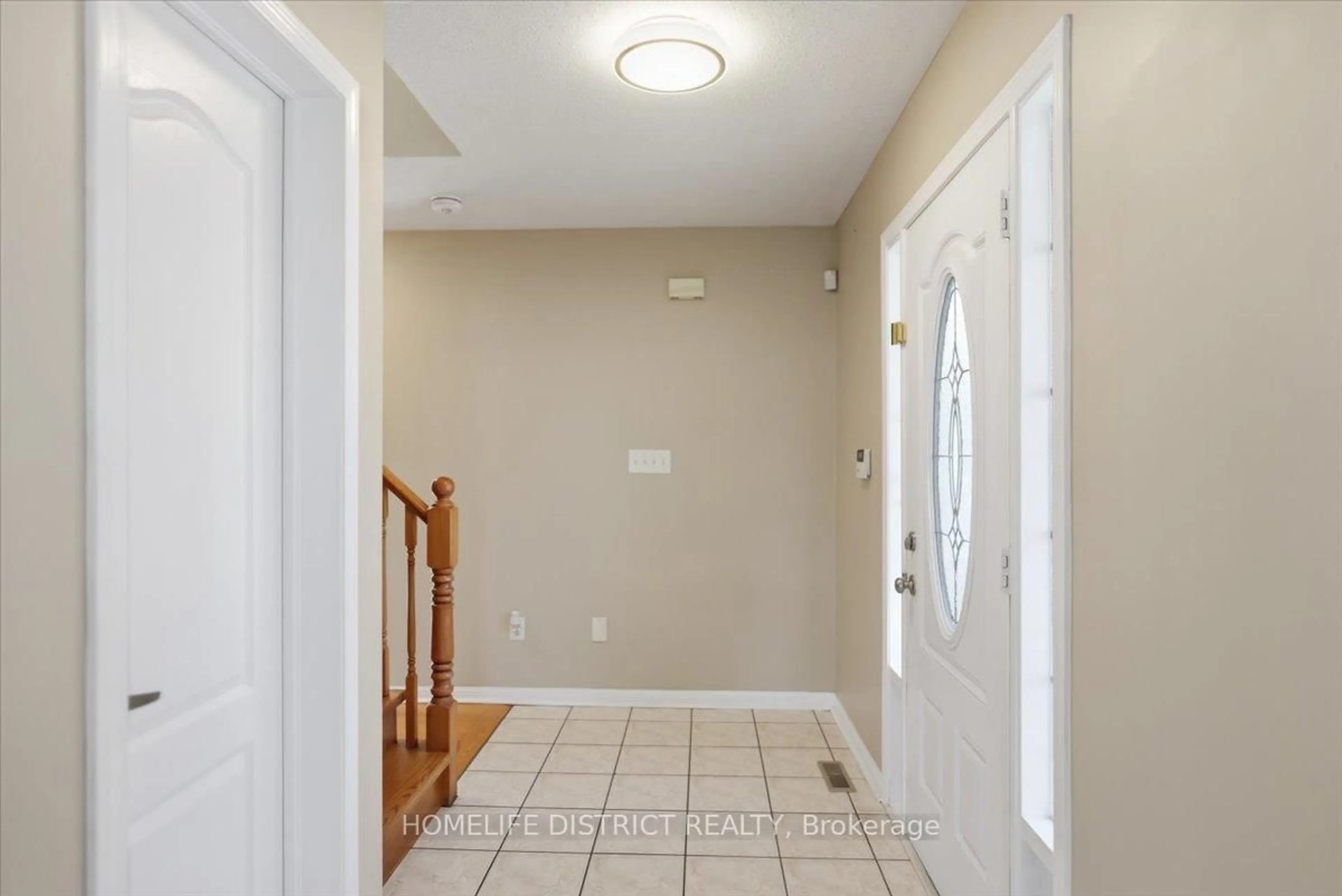 Indoor entryway for 901 BENNETT Blvd, Milton Ontario L9T 6X5