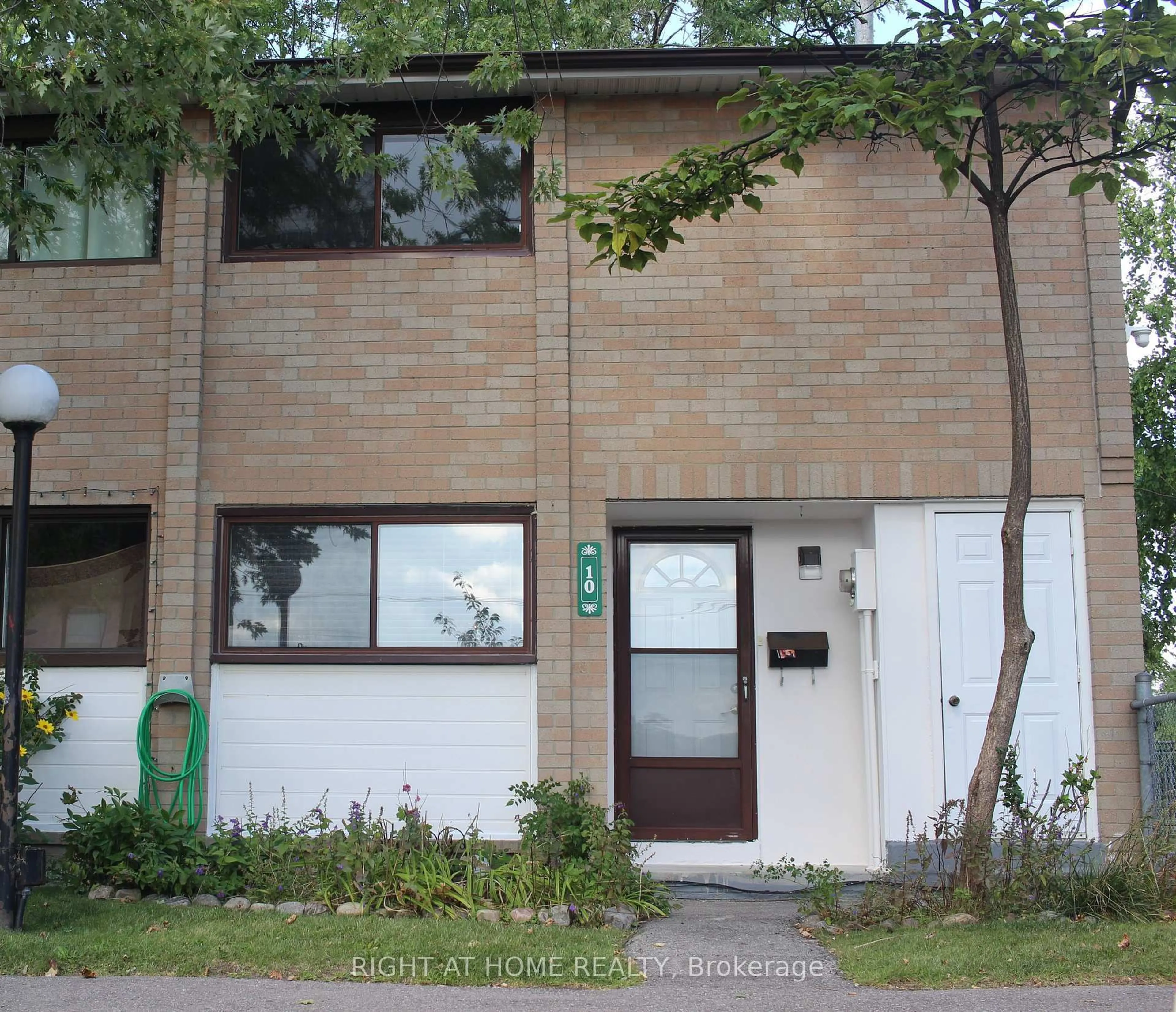 Unknown for 10 Fleetwood Cres #10, Brampton Ontario L6T 2E5