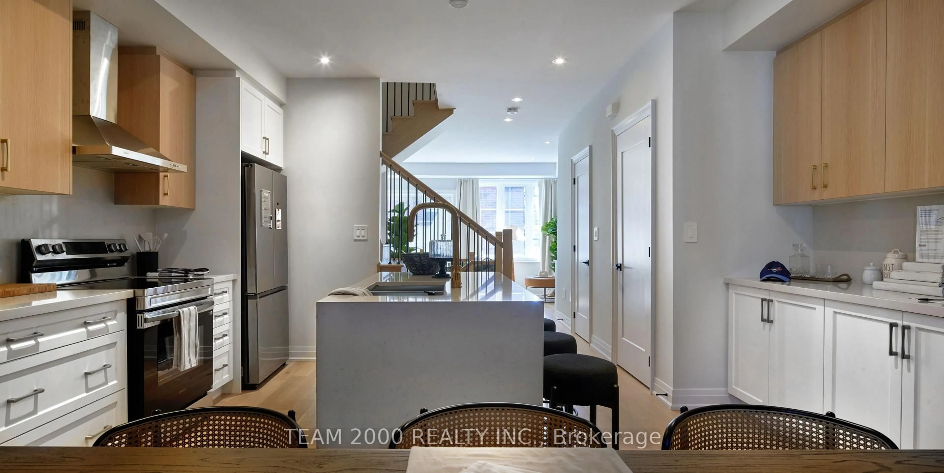 Unknown for 5934 Saigon St, Mississauga Ontario L5V 0E9