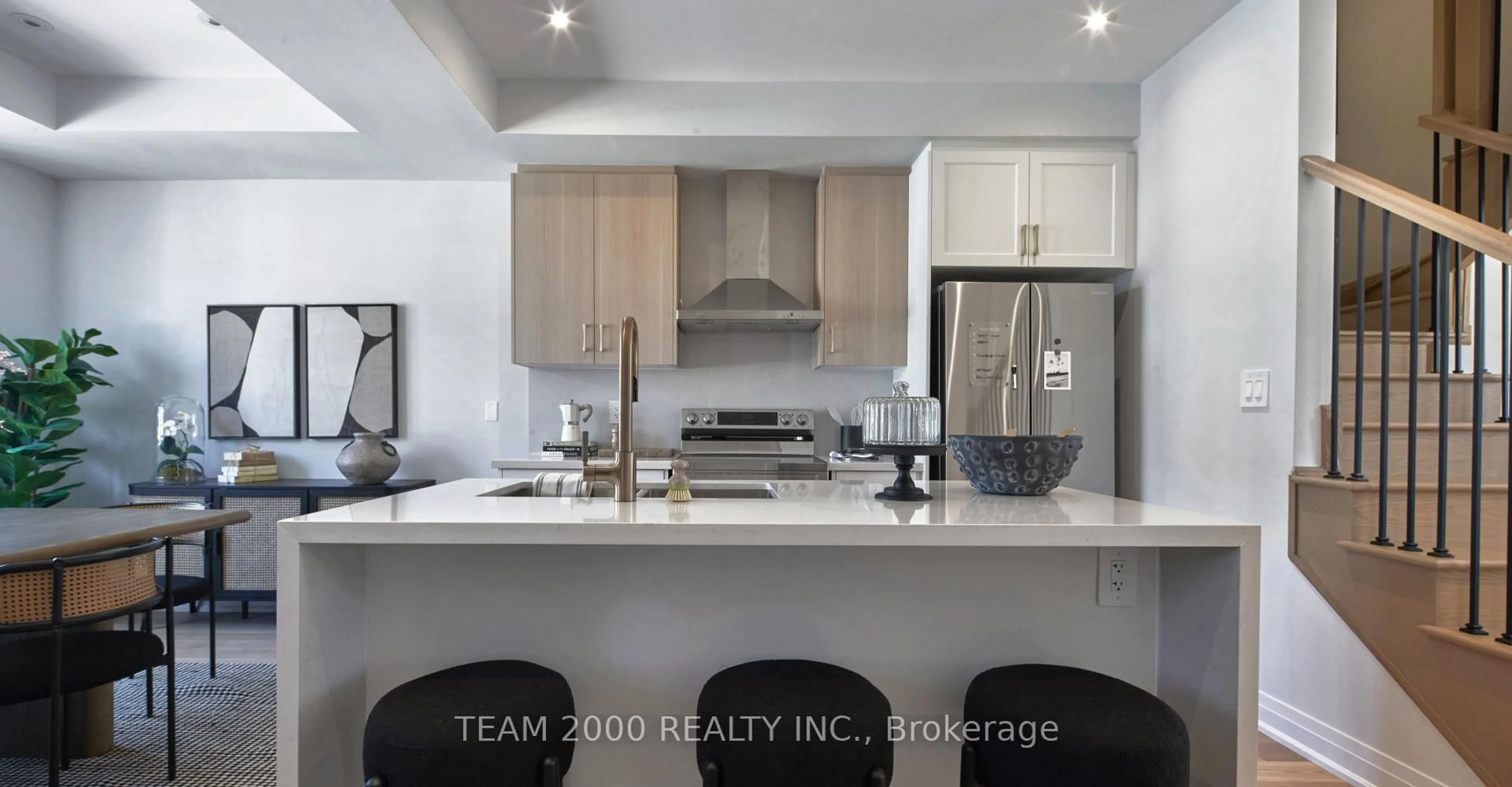 Contemporary kitchen, unknown for 5934 Saigon St, Mississauga Ontario L5V 0E9