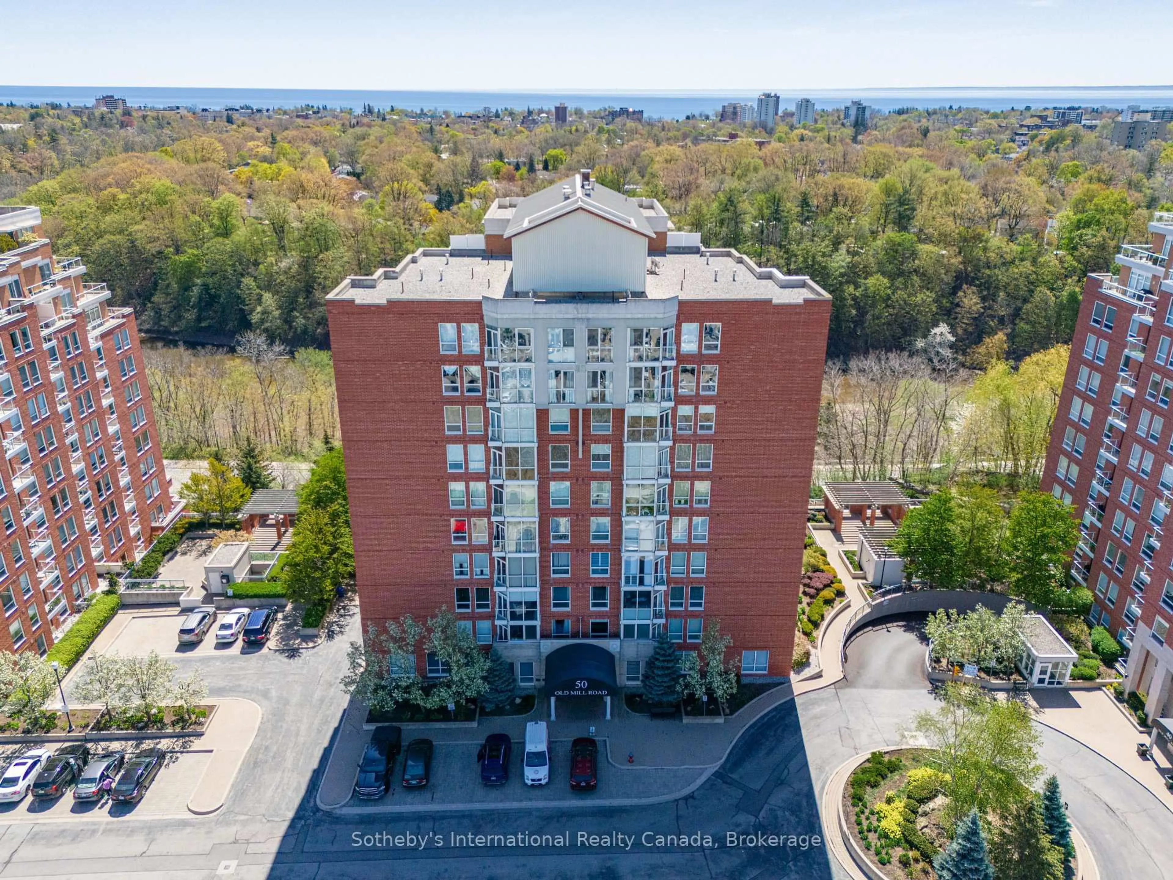 A pic from outside/outdoor area/front of a property/back of a property/a pic from drone, building for 50 Old Mill Rd #901, Oakville Ontario L6J 7W1