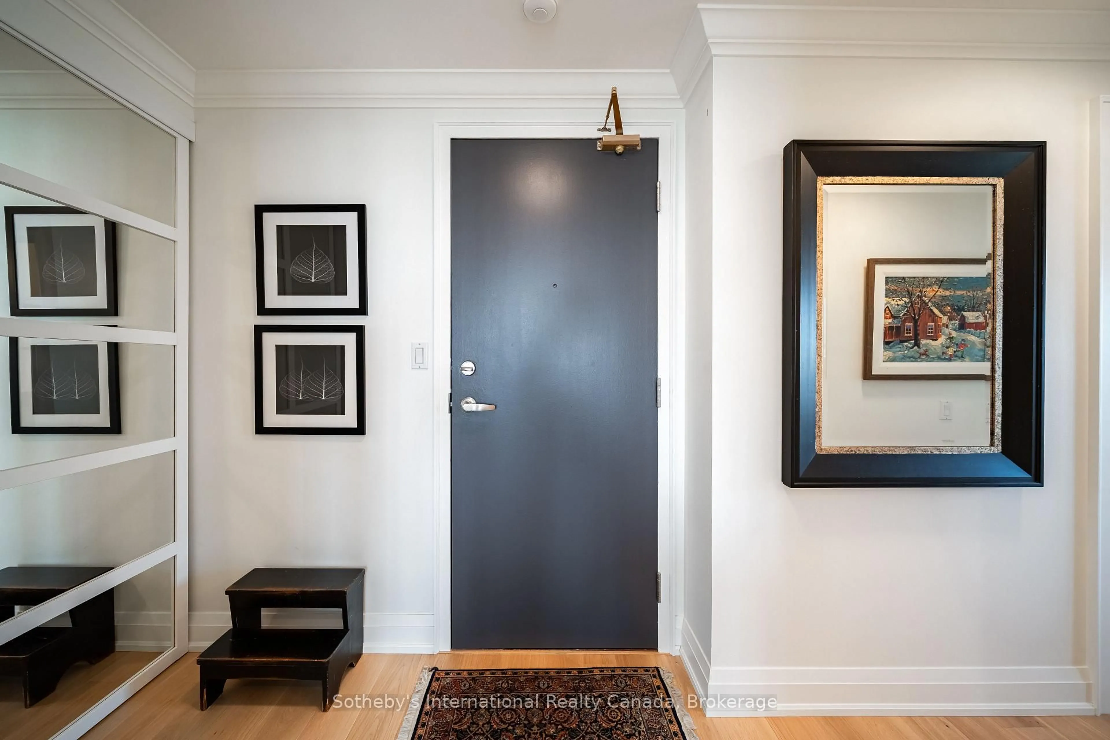 Indoor entryway for 50 Old Mill Rd #901, Oakville Ontario L6J 7W1