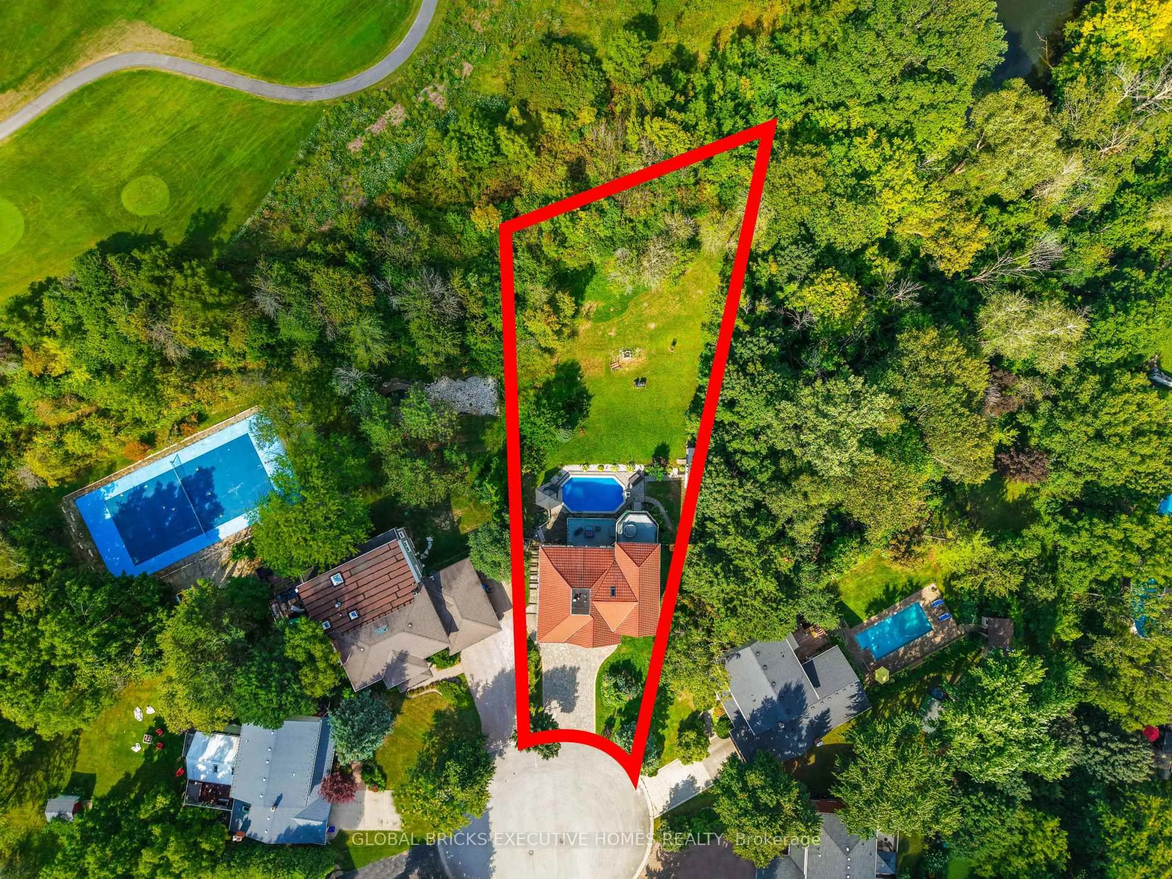 A pic from outside/outdoor area/front of a property/back of a property/a pic from drone, street for 2169 Bonfield Crt, Burlington Ontario L7P 2W7