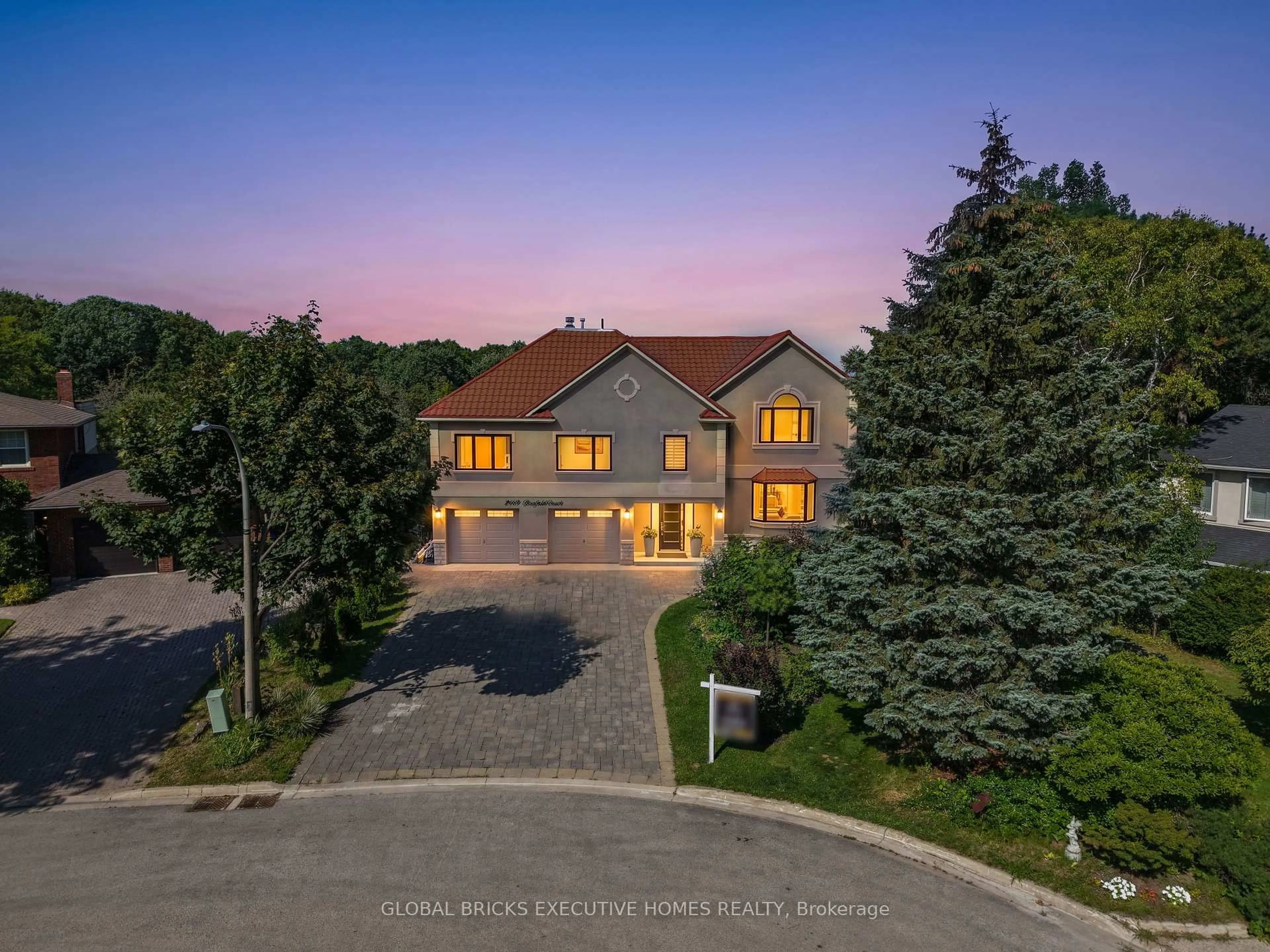 A pic from outside/outdoor area/front of a property/back of a property/a pic from drone, unknown for 2169 Bonfield Crt, Burlington Ontario L7P 2W7