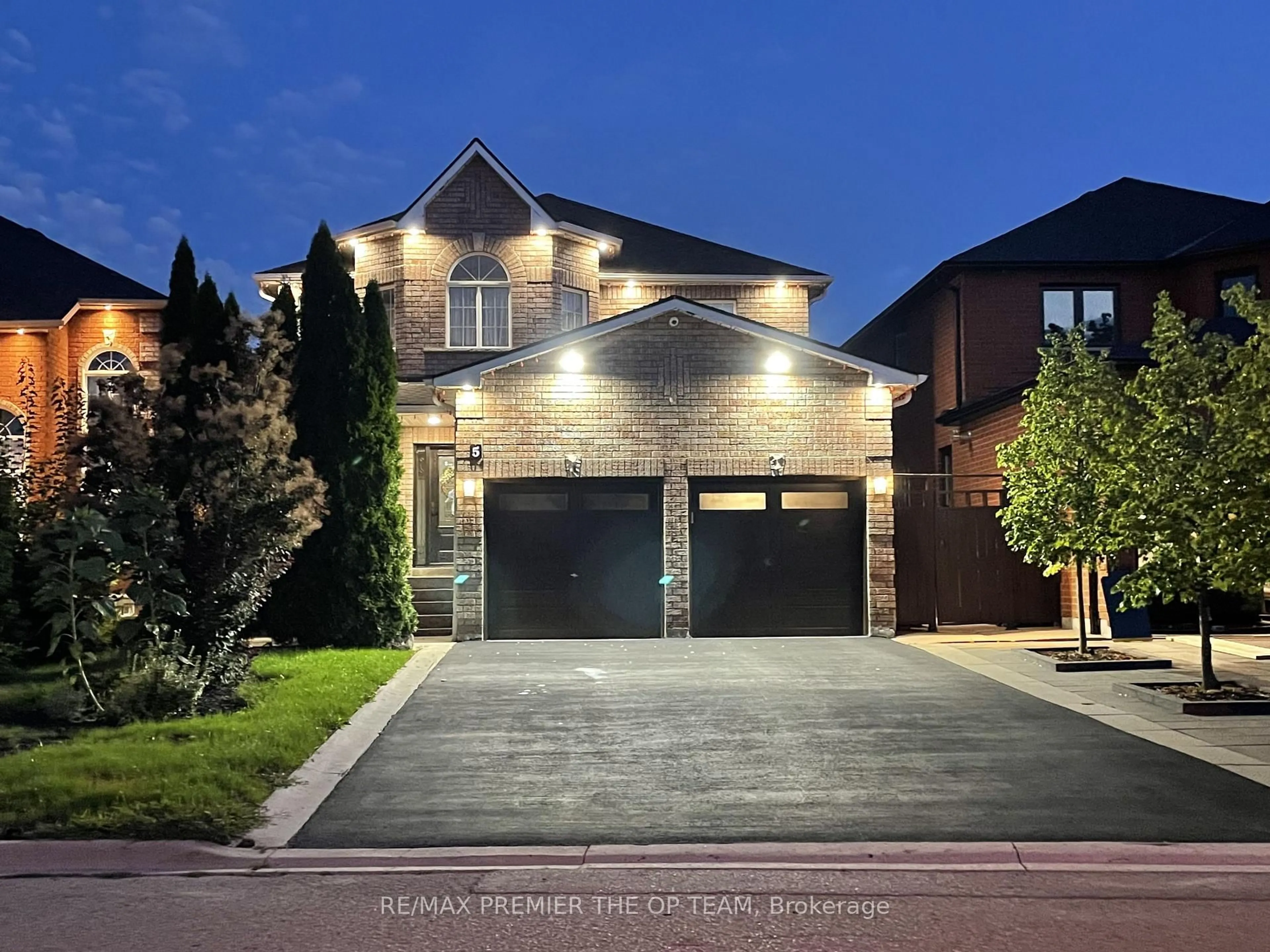 Home with brick exterior material, street for 5 Southbury Manor Dr, Caledon Ontario L7E 1X7