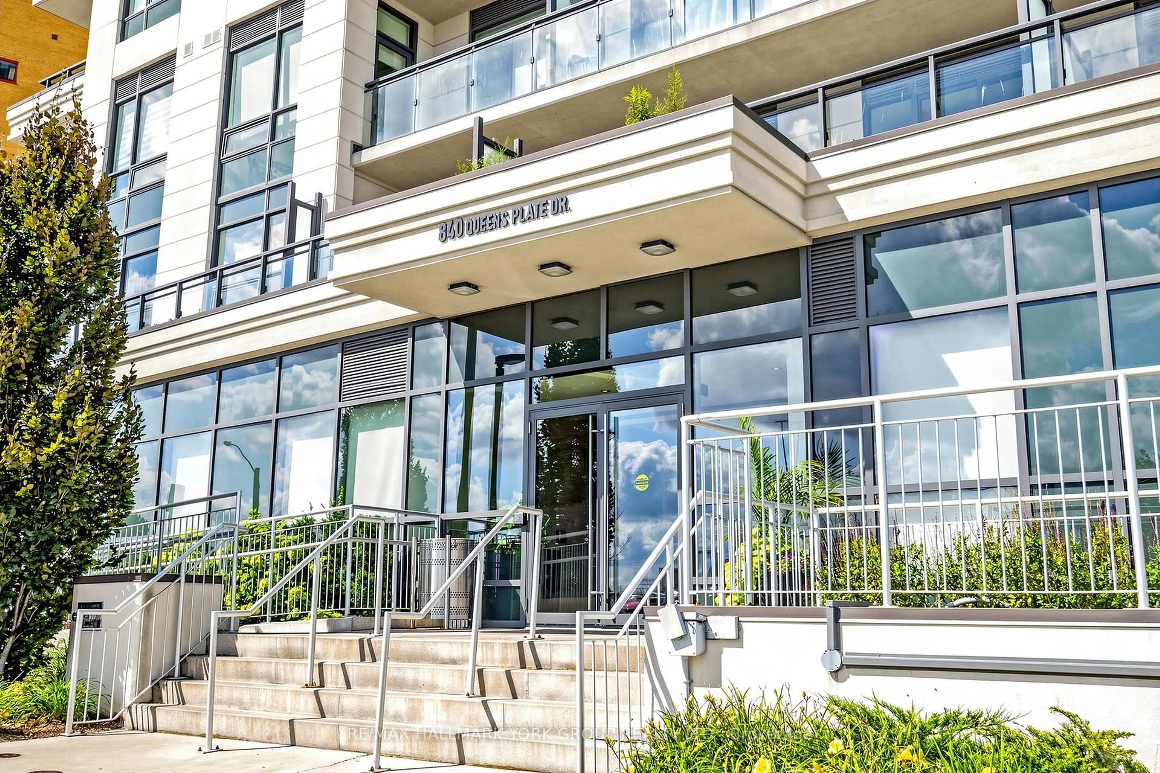 Indoor foyer for 840 Queen's Plate Dr #612, Toronto Ontario M9W 0E7