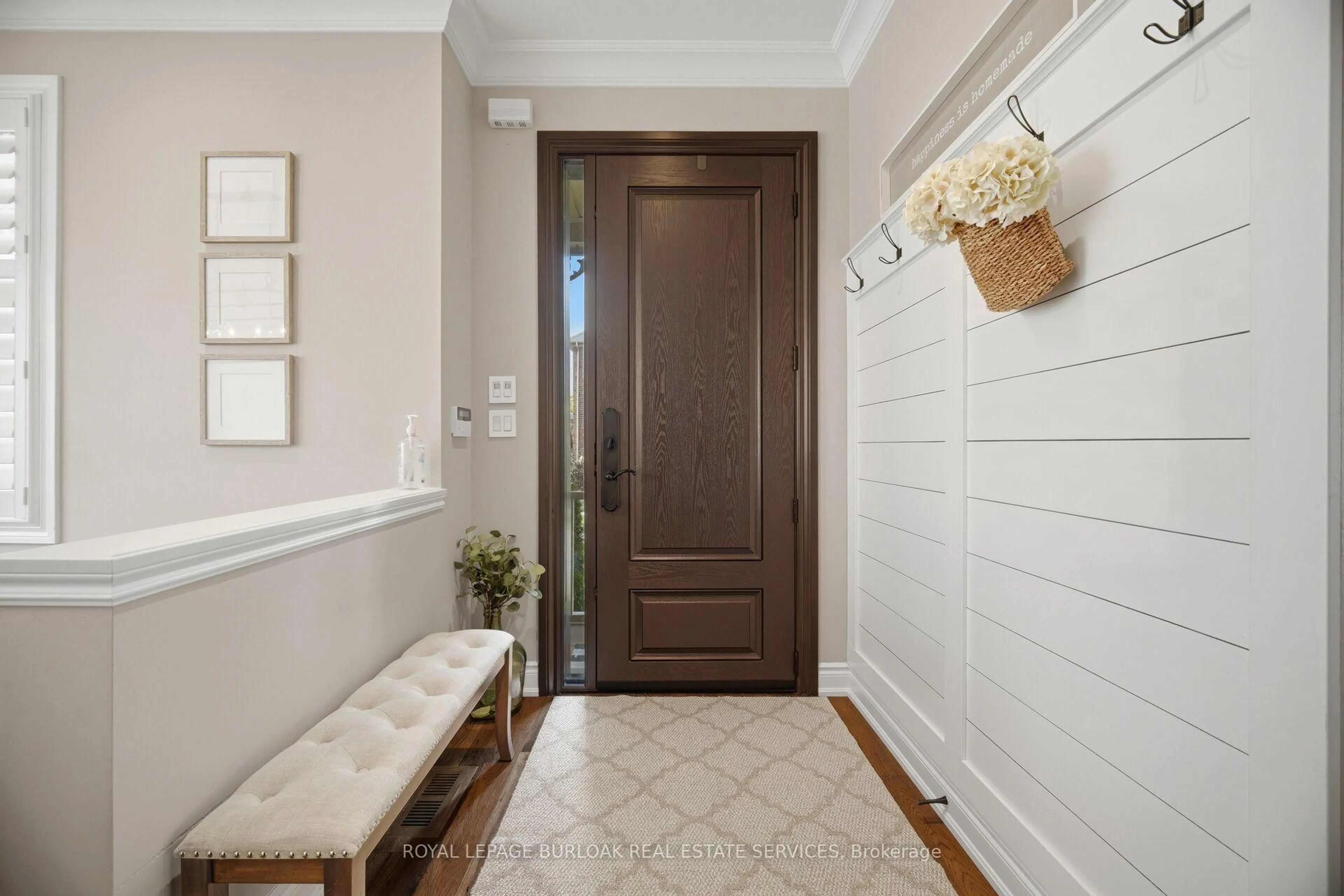 Indoor entryway for 413 Kincardine Terr, Milton Ontario L9T 8E9