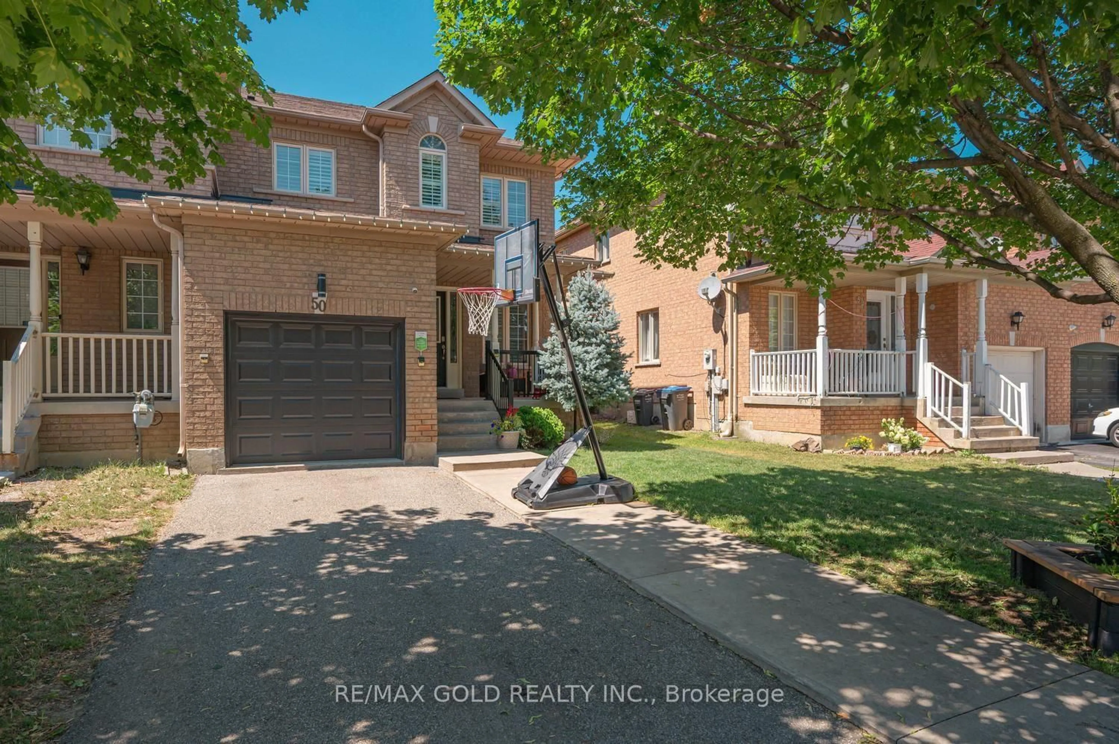 A pic from outside/outdoor area/front of a property/back of a property/a pic from drone, street for 50 Gecko Crt, Brampton Ontario L6R 2P1