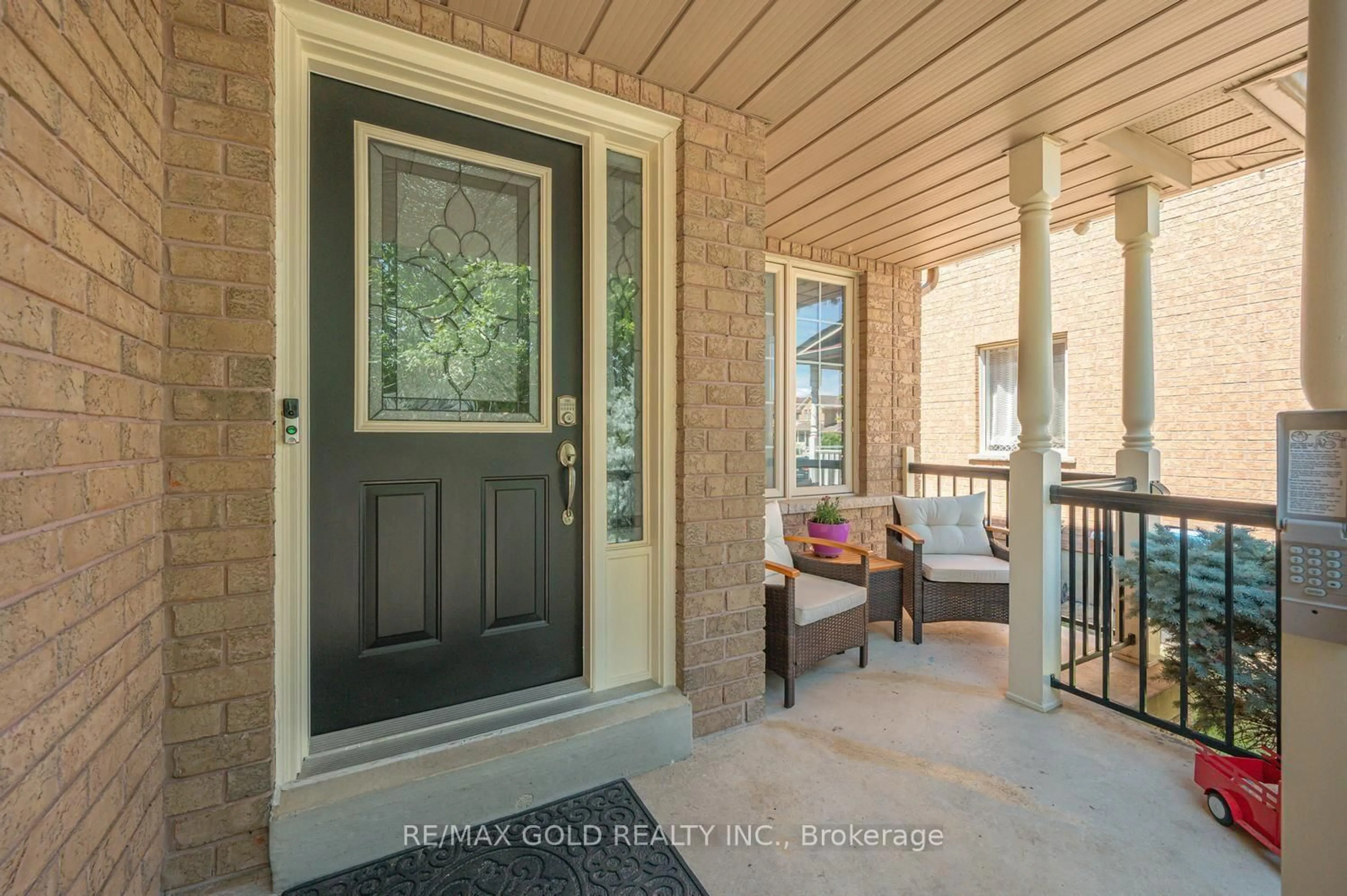 Indoor entryway for 50 Gecko Crt, Brampton Ontario L6R 2P1