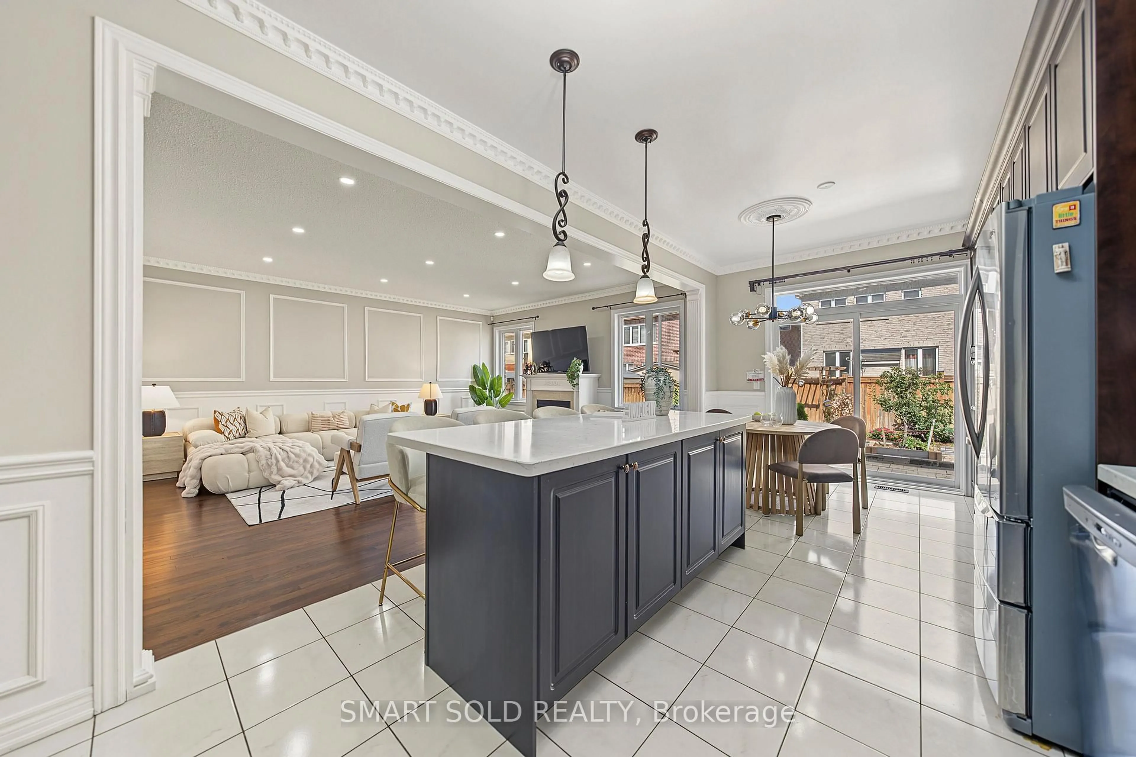 Open concept kitchen, ceramic/tile floor for 104 Larson Peak Rd, Caledon Ontario L7C 3P1
