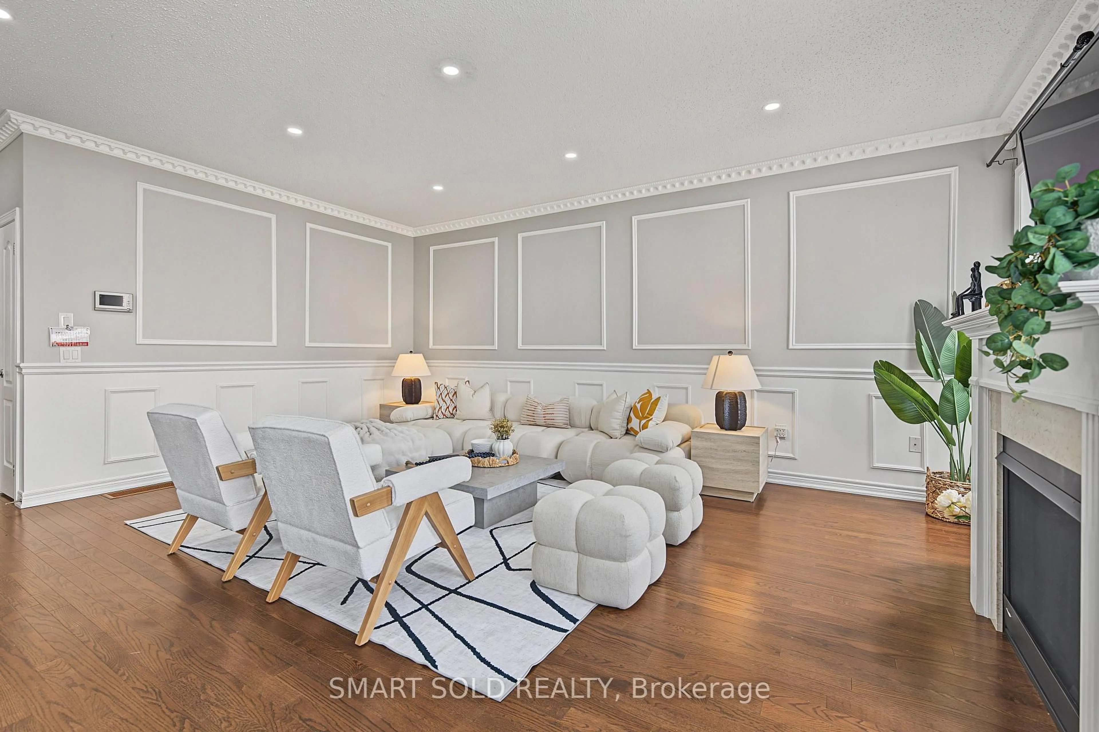 Living room with furniture, unknown for 104 Larson Peak Rd, Caledon Ontario L7C 3P1