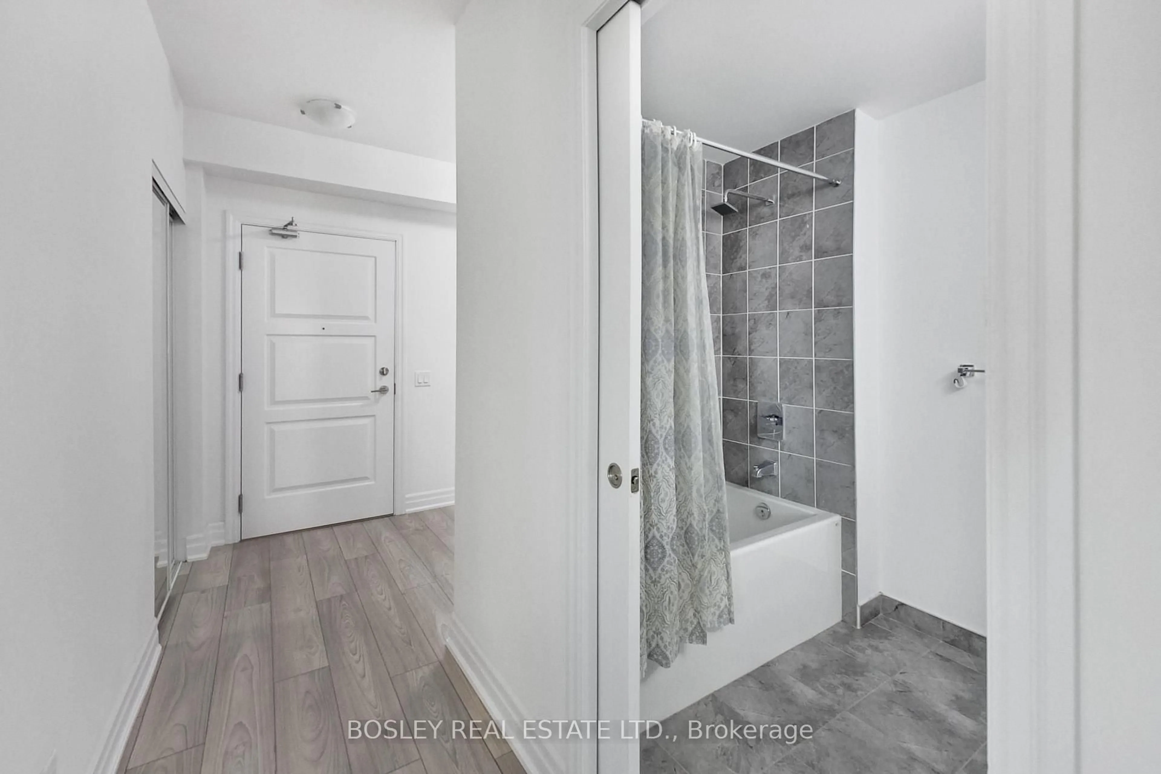 Unknown for 36 Elm Dr #704, Mississauga Ontario L5B 0N3