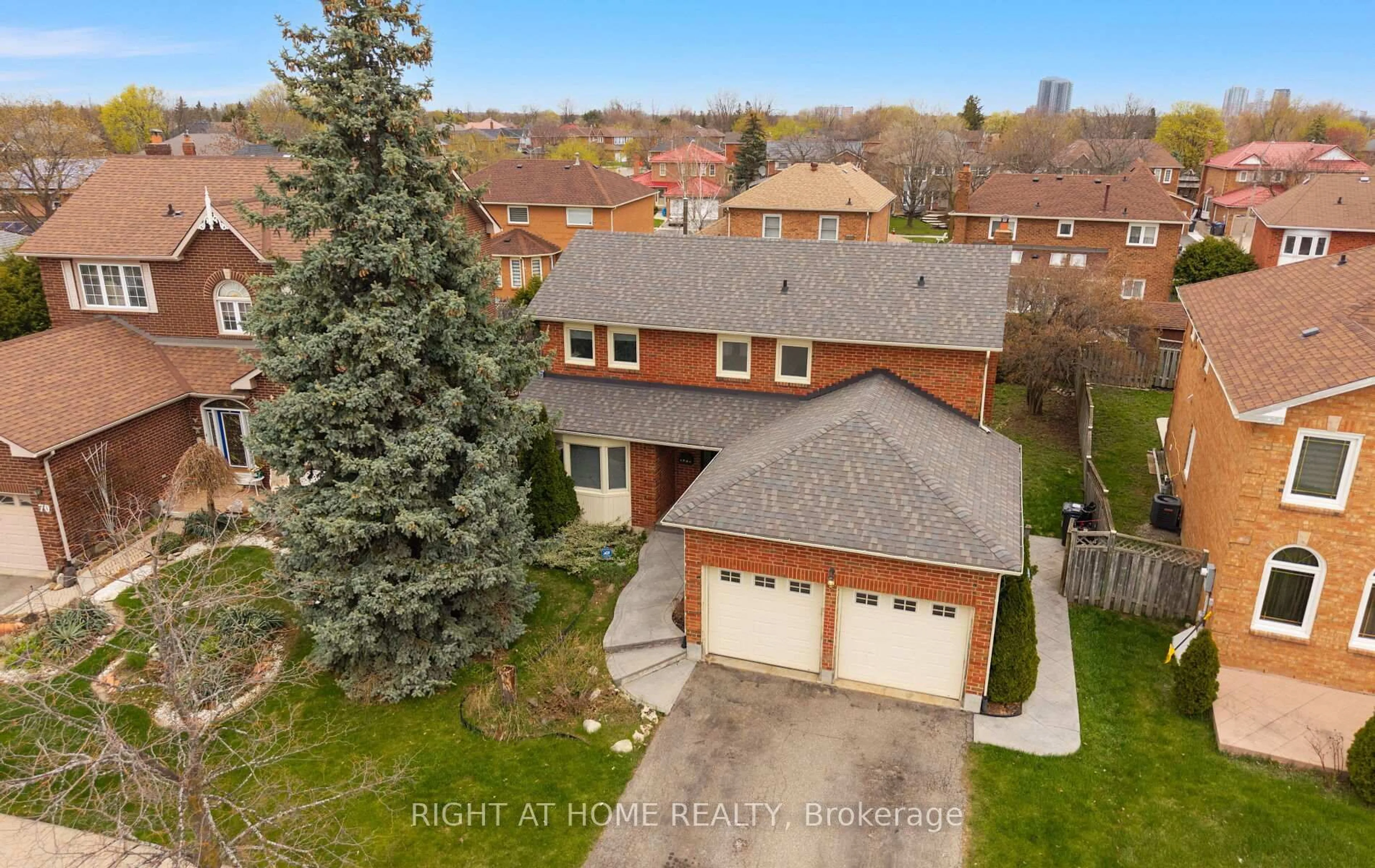 A pic from outside/outdoor area/front of a property/back of a property/a pic from drone, street for 72 Brydon Cres, Brampton Ontario L6X 3E5