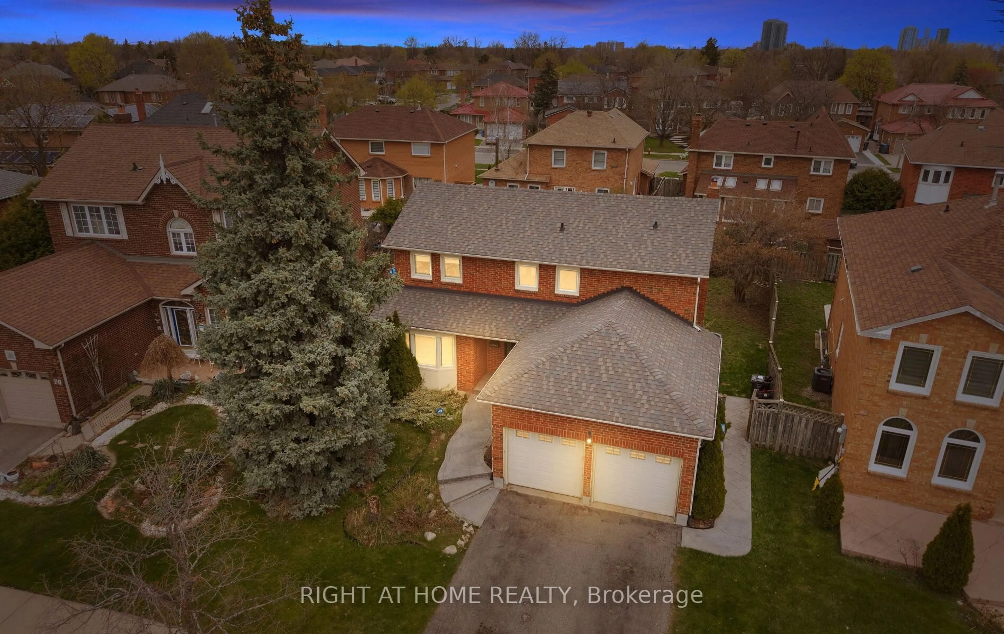 A pic from outside/outdoor area/front of a property/back of a property/a pic from drone, street for 72 Brydon Cres, Brampton Ontario L6X 3E5