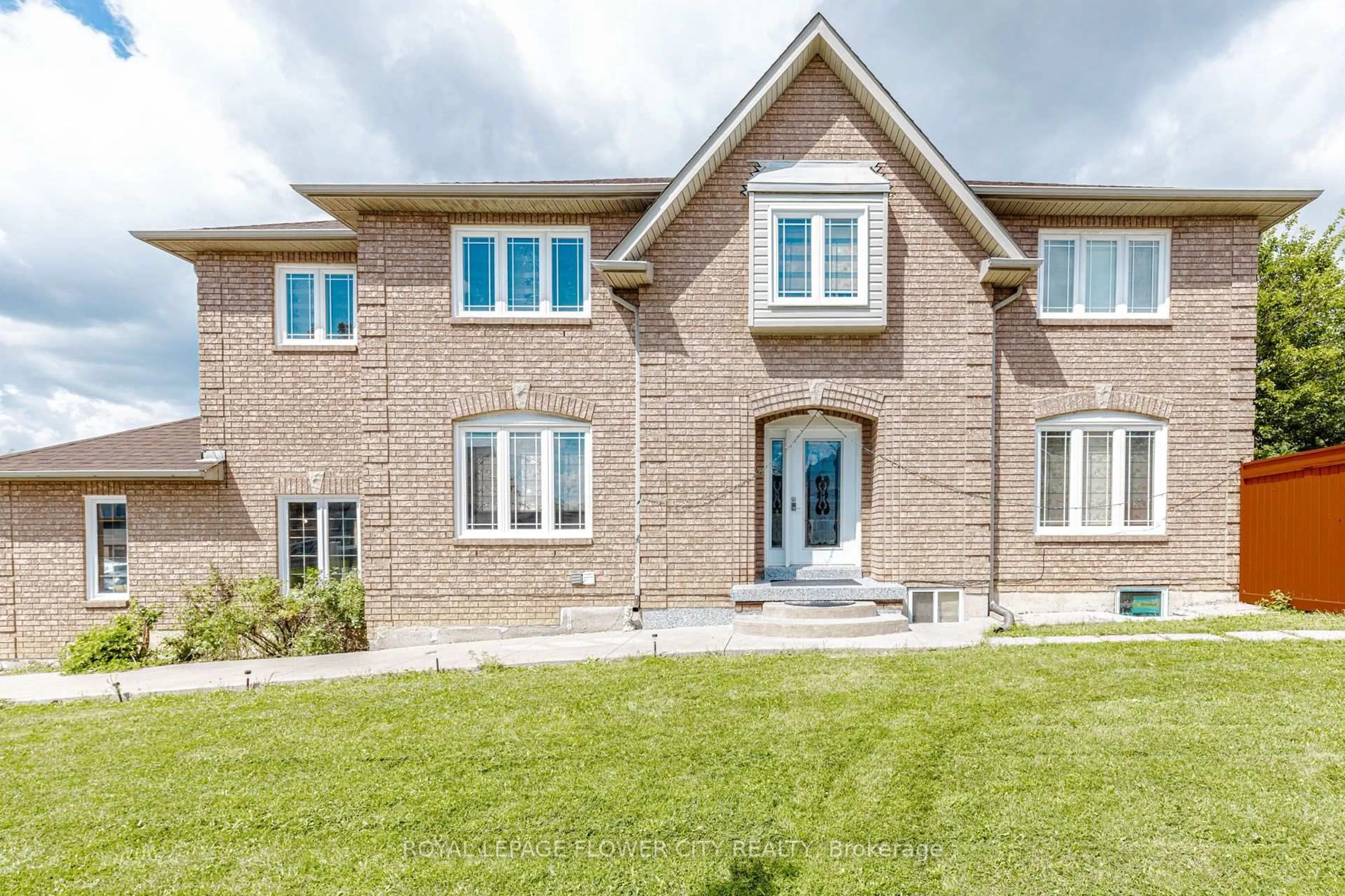 Home with brick exterior material, street for 14 Canarvan Crt, Brampton Ontario L6Y 4X5