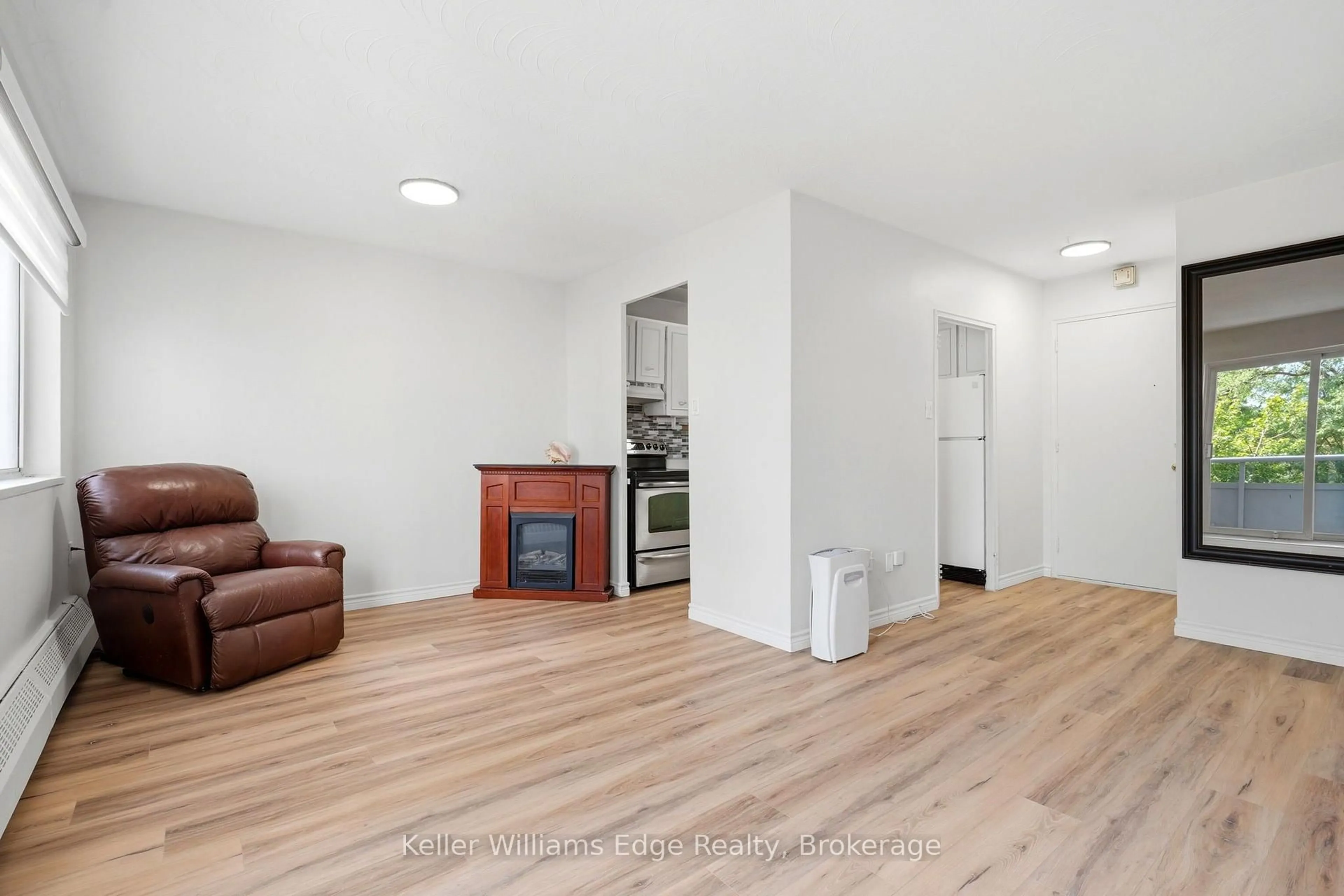 A pic of a room for 785 Browns Line, Toronto Ontario M8W 3V8