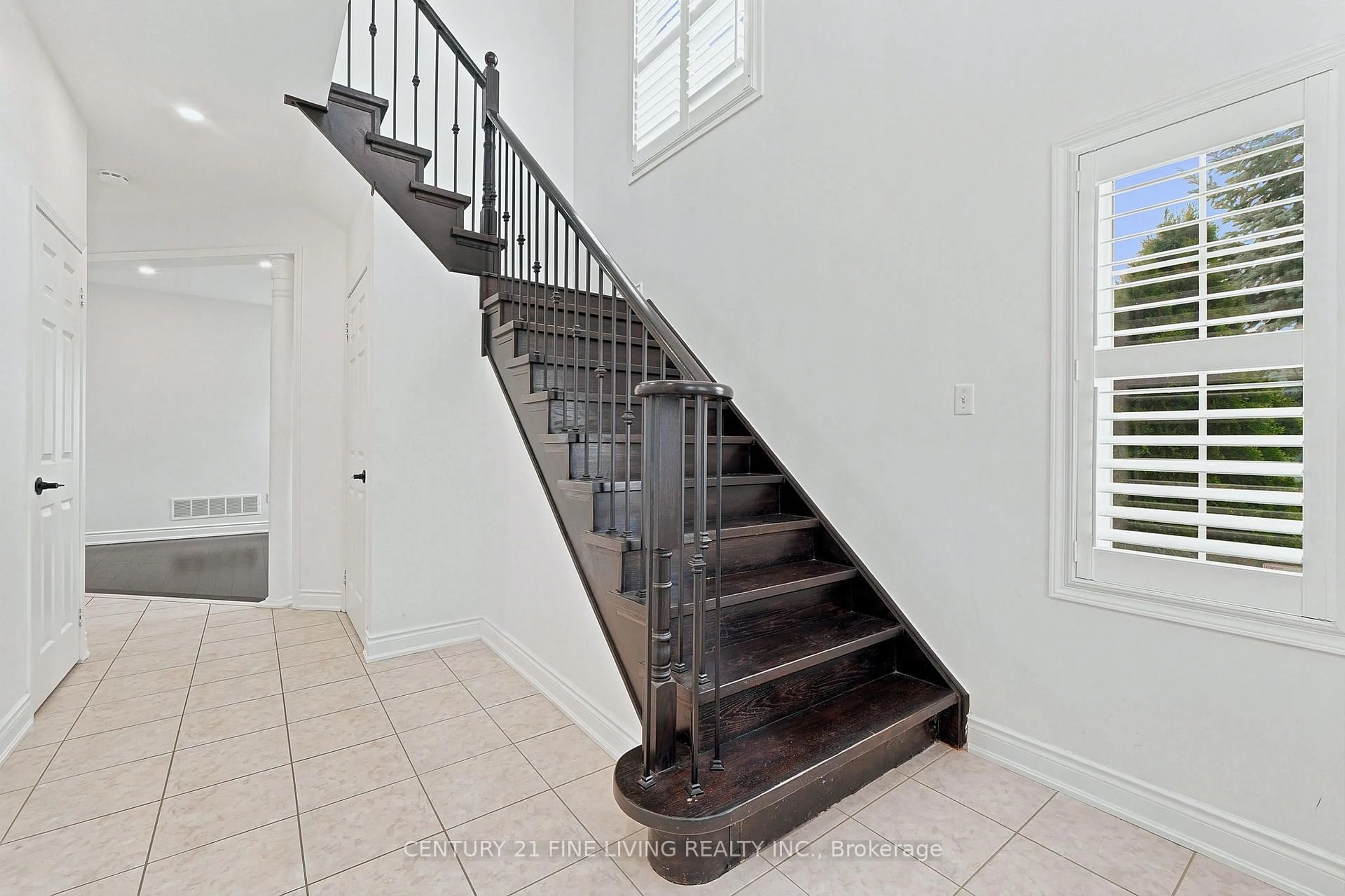 Stairs for 92 KETTLEWELL Cres, Brampton Ontario L6R 0T1