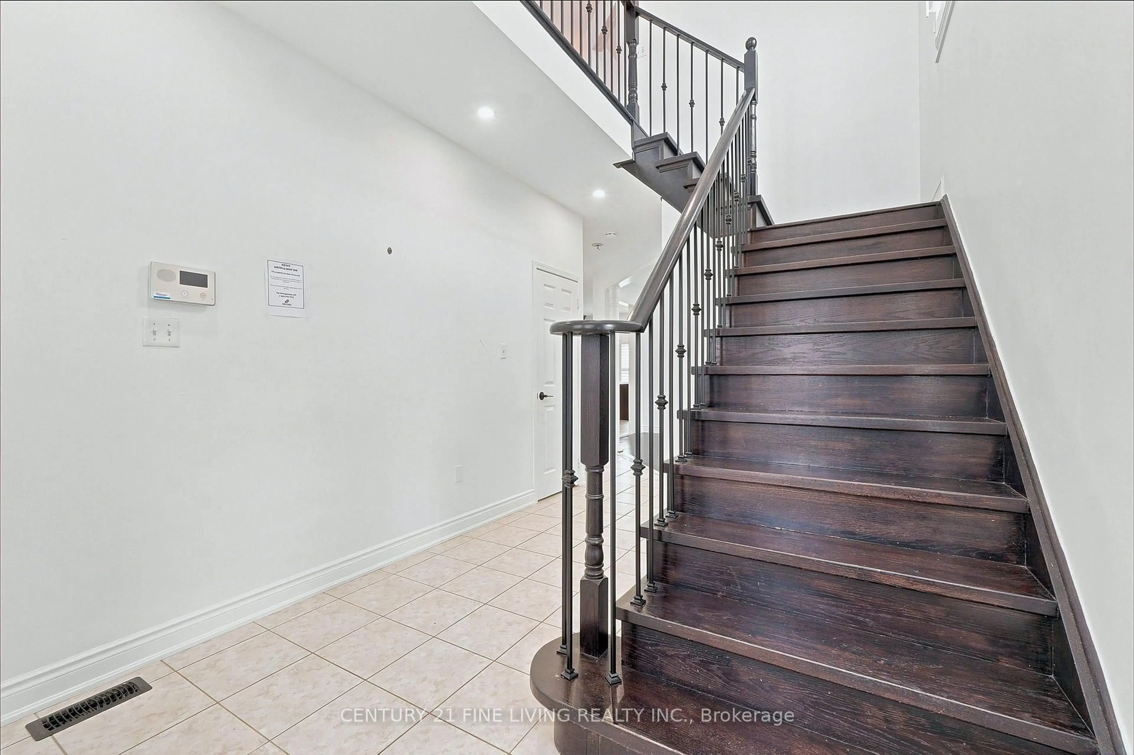 Stairs for 92 KETTLEWELL Cres, Brampton Ontario L6R 0T1