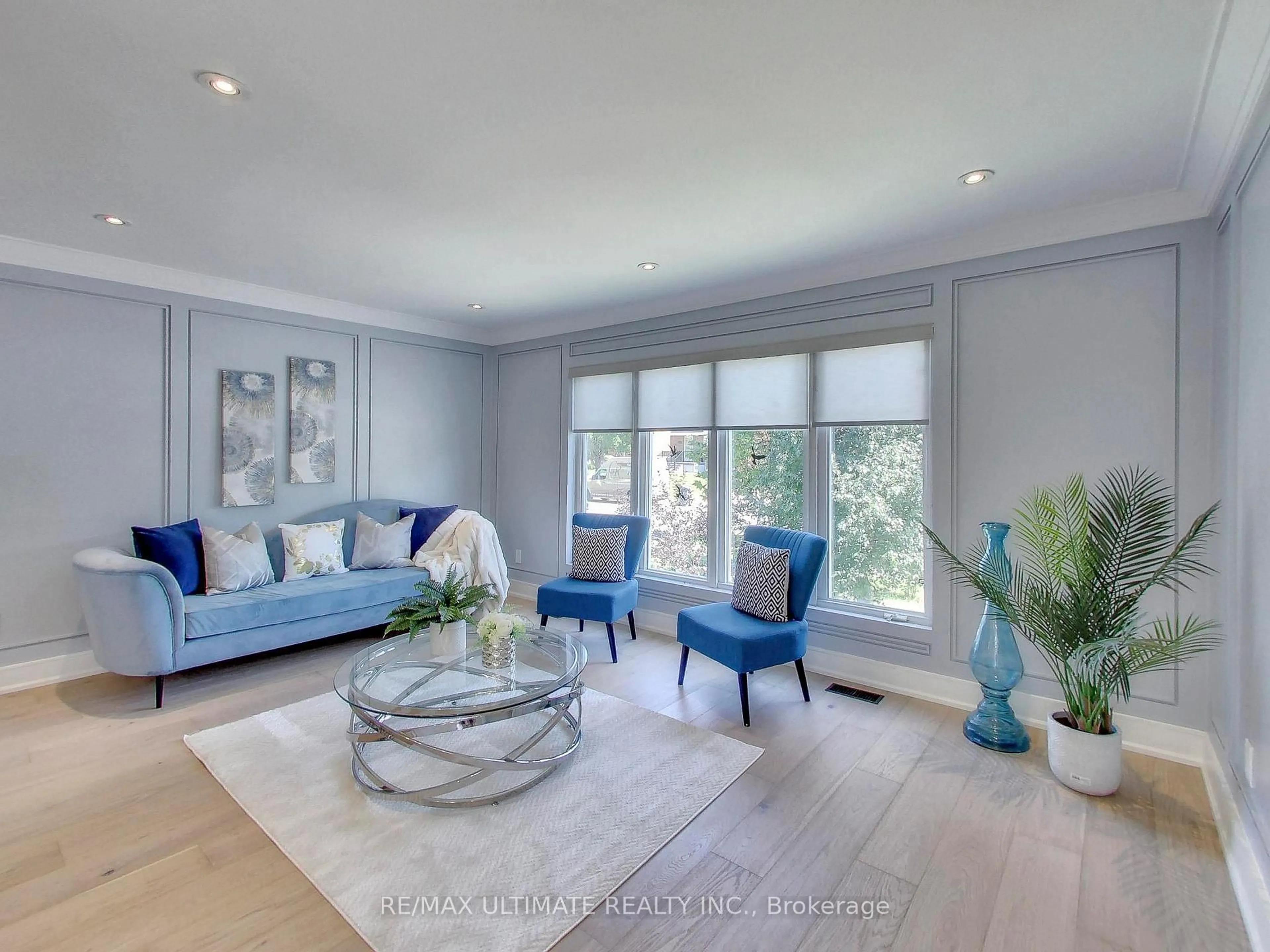 Living room with furniture, unknown for 3626 Anniversary Rd, Mississauga Ontario L5C 2G1