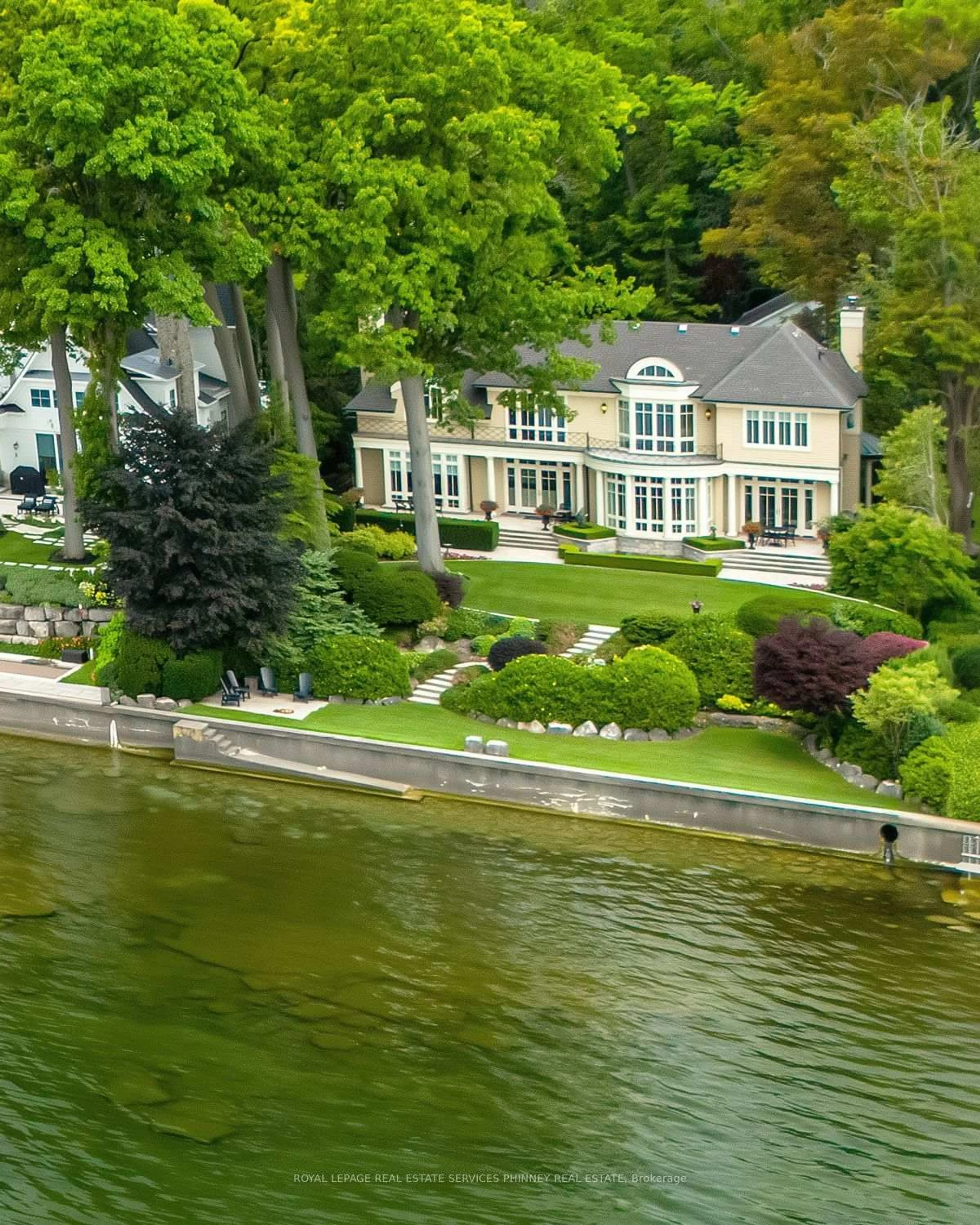 A pic from outside/outdoor area/front of a property/back of a property/a pic from drone, water/lake/river/ocean view for 6 Ennisclare Dr, Oakville Ontario L6J 4N2