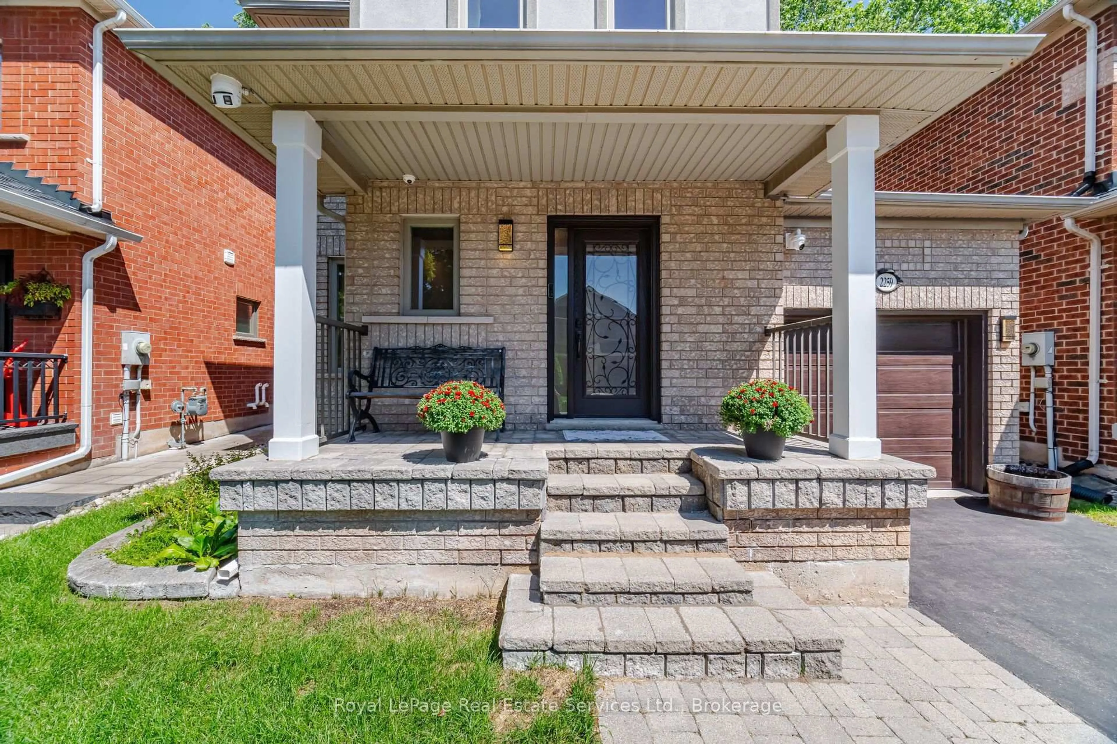 Home with brick exterior material, street for 2259 Empire Cres, Burlington Ontario L7L 6Y6