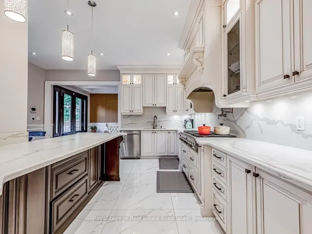 96 Elmcrest Rd, Toronto 3