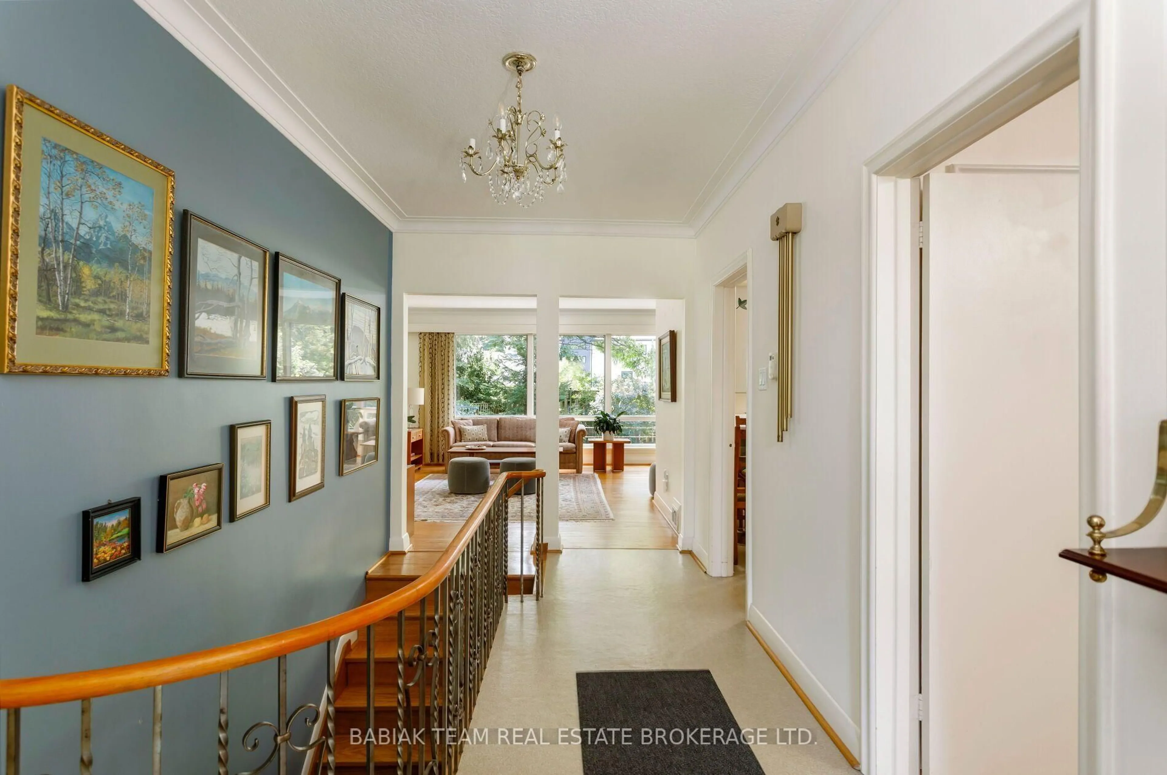 Indoor foyer for 4 Ivy Lea Cres, Toronto Ontario M8Y 2B2