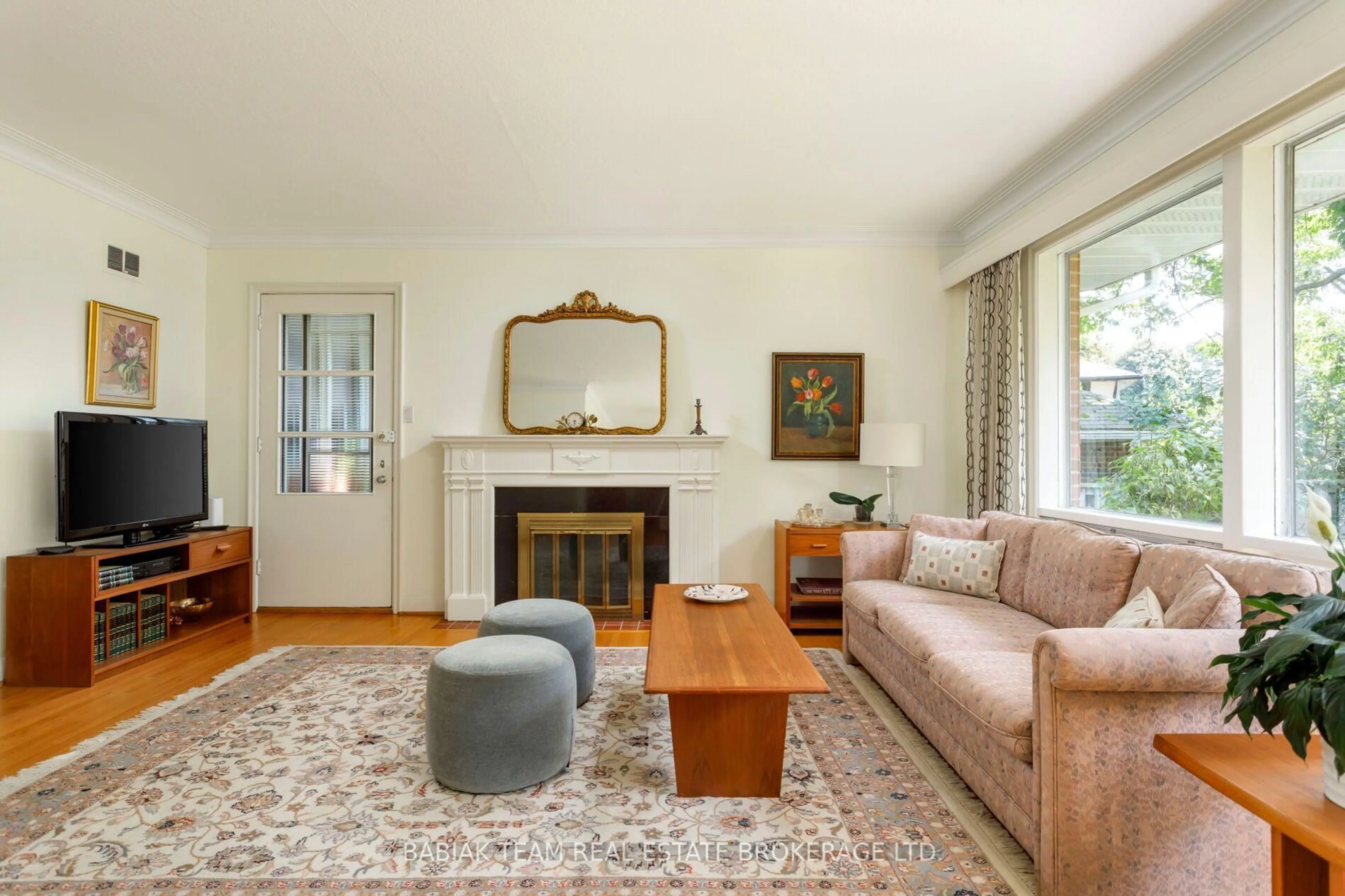 Living room with furniture, unknown for 4 Ivy Lea Cres, Toronto Ontario M8Y 2B2