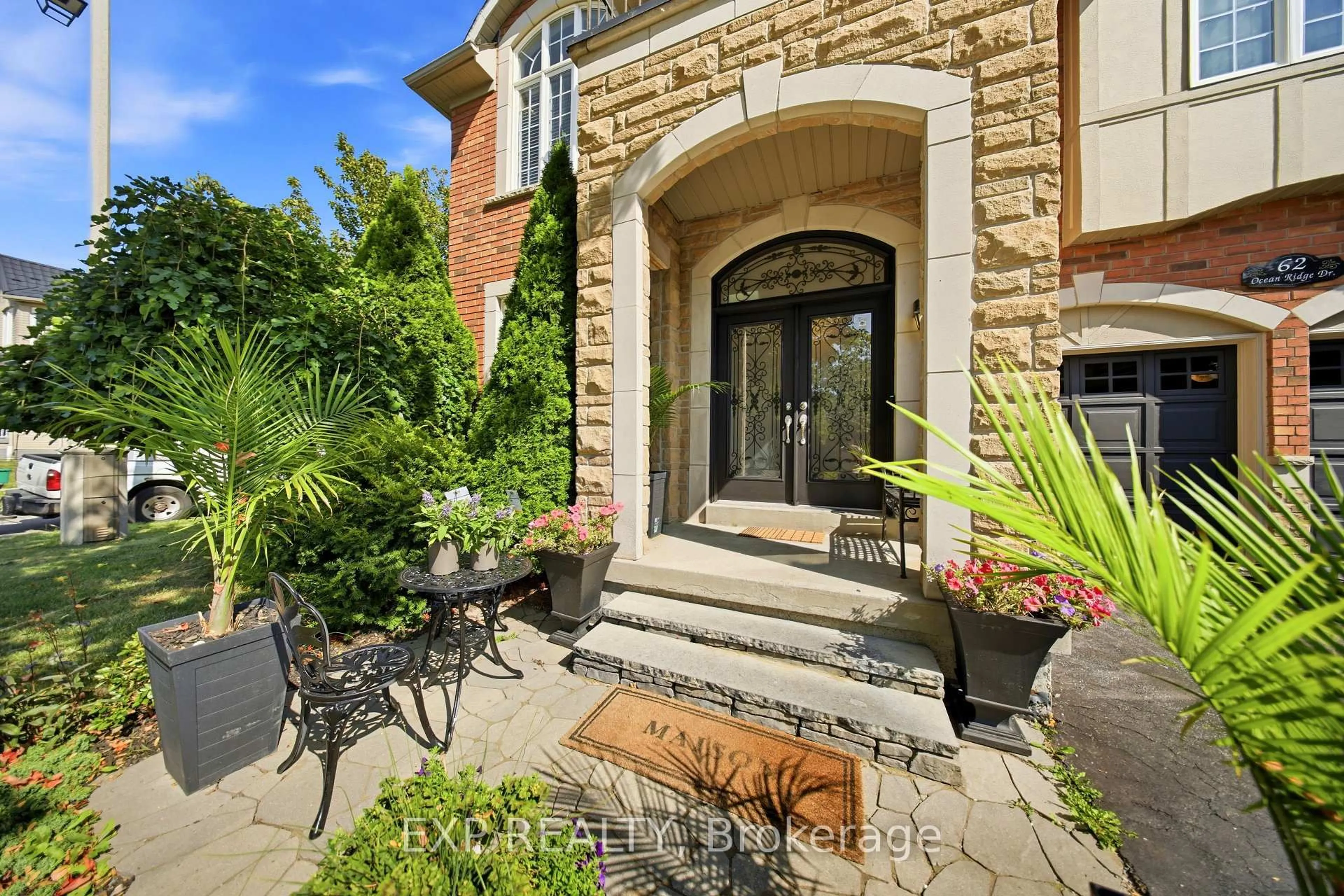 Indoor entryway for 62 Ocean Ridge Dr, Brampton Ontario L6R 3L3